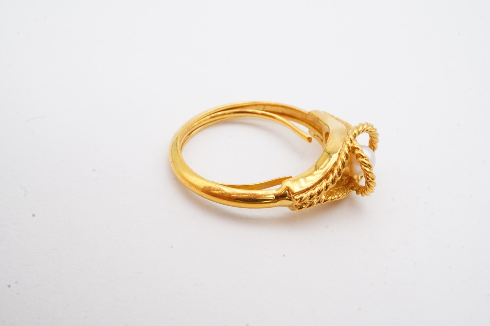 Vintage Avon Ring Gold Tone Faux Pearl Size 6 To 8 Adjustable