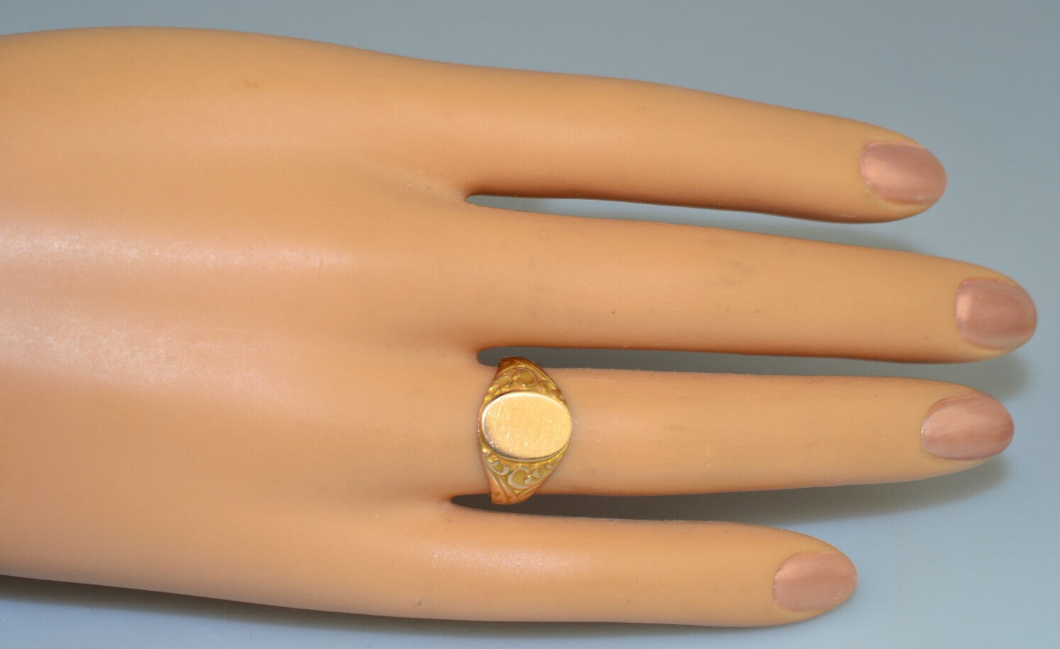 ANTIQUE 10K YELLOW GOLD SIGNET RING WITH FANCY CHASED SIDES SIZE 6 NO MONOGRAM