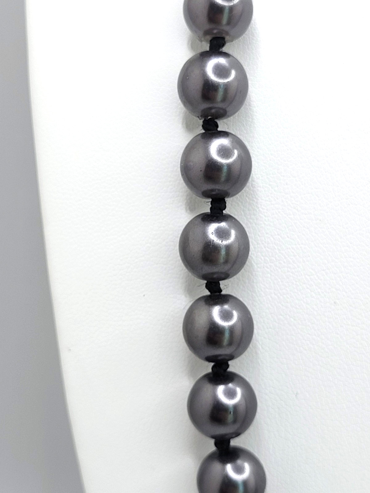 Vintage 10mm Dark Grey Faux Pearl Necklace Fish hook Knotted Glass Bead Signed D
