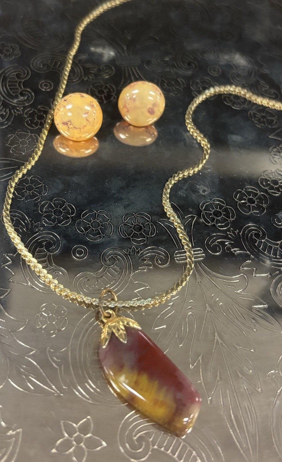 Vintage Eggplant Figural Pendant Necklace Earrings Set Agate Look Stone