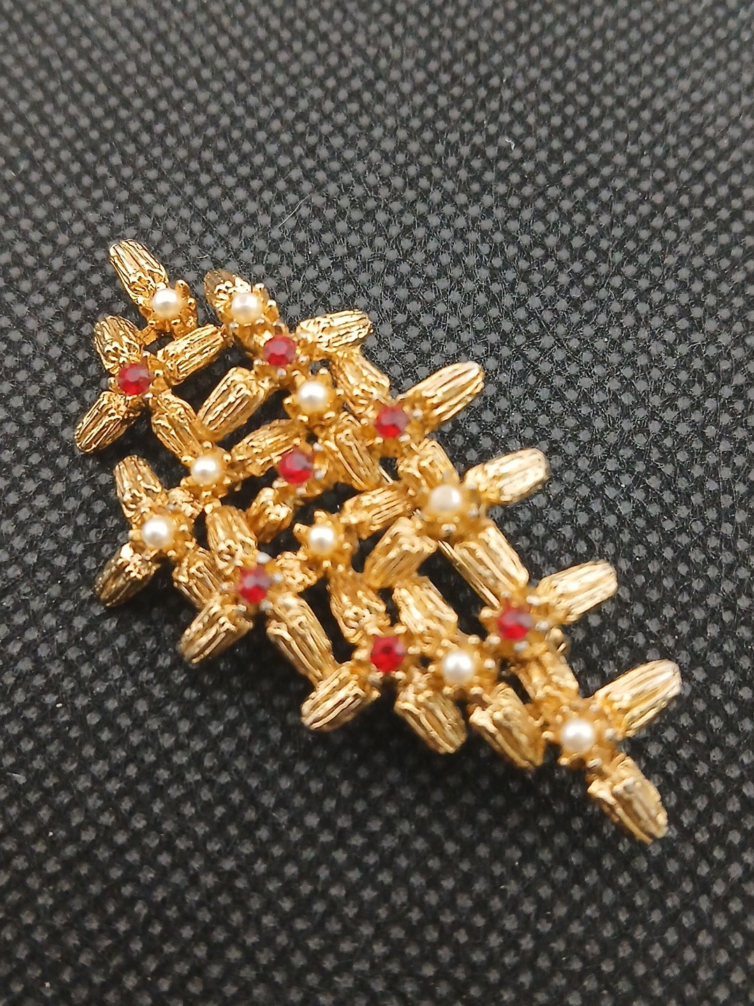 Unique goldtone lattice metal work brutalist faux pearls & rubies brooch