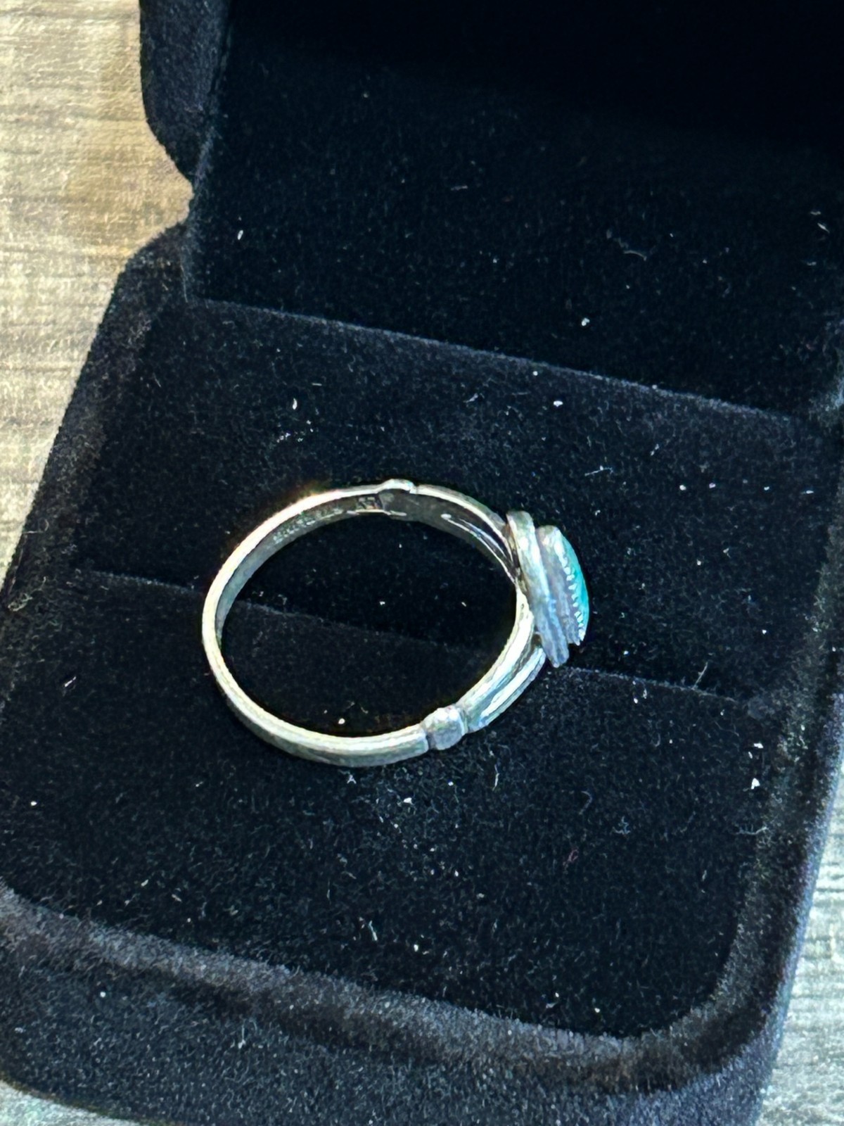 VINTAGE NATIVE AMERICAN ? LADIES SMALL STERLING TURQUOISE RING MARKED/SIGNED