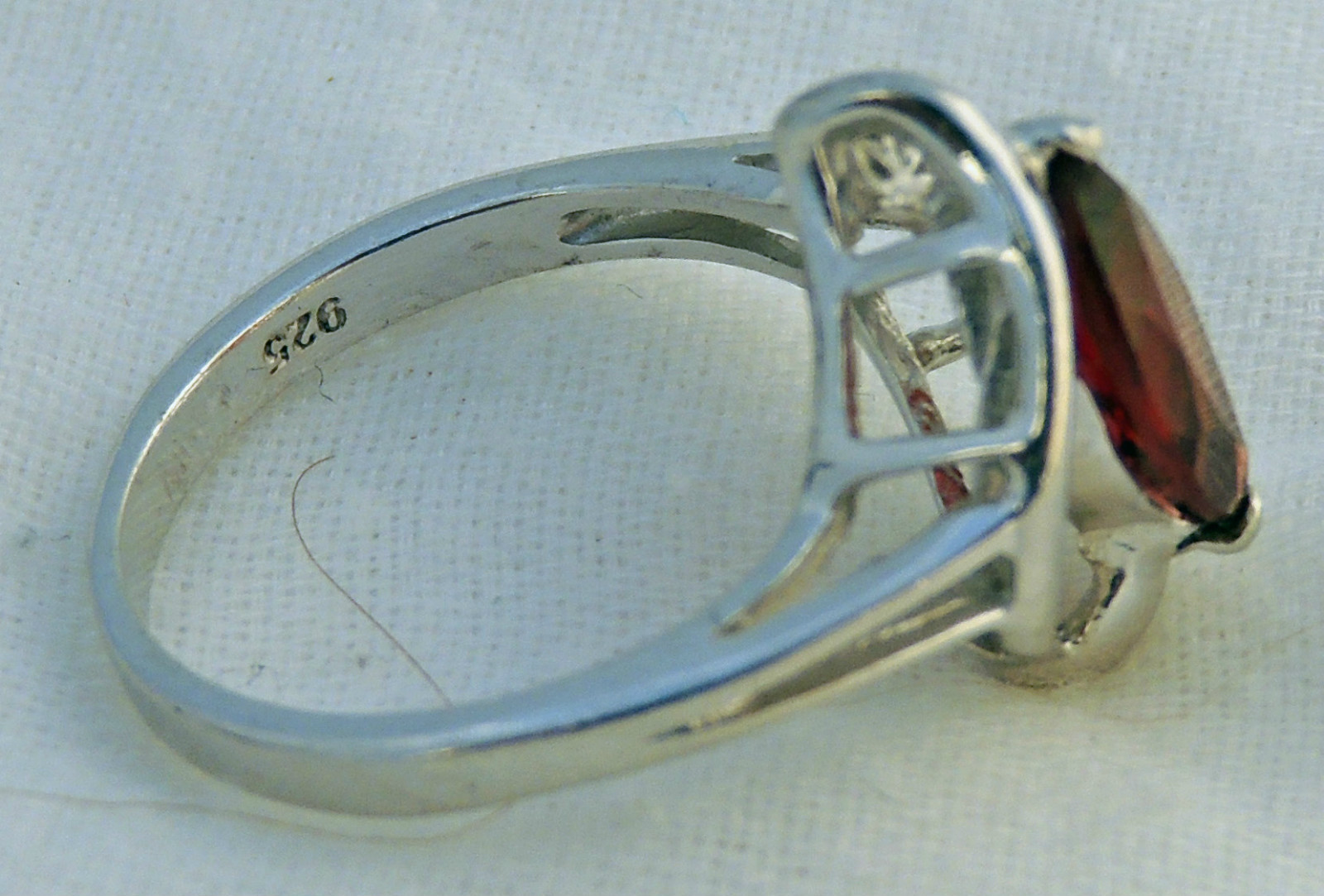 LOVELY ESTATE STERLING SILVER MARQUIS GARNET FILIGREE RING SIZE 5