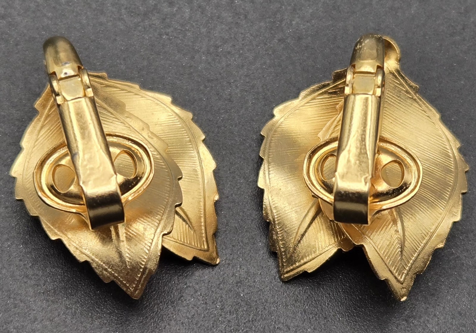 Classic 1960s Vintage Unmarked Gold Tone Double Leaf Earrings Clip On