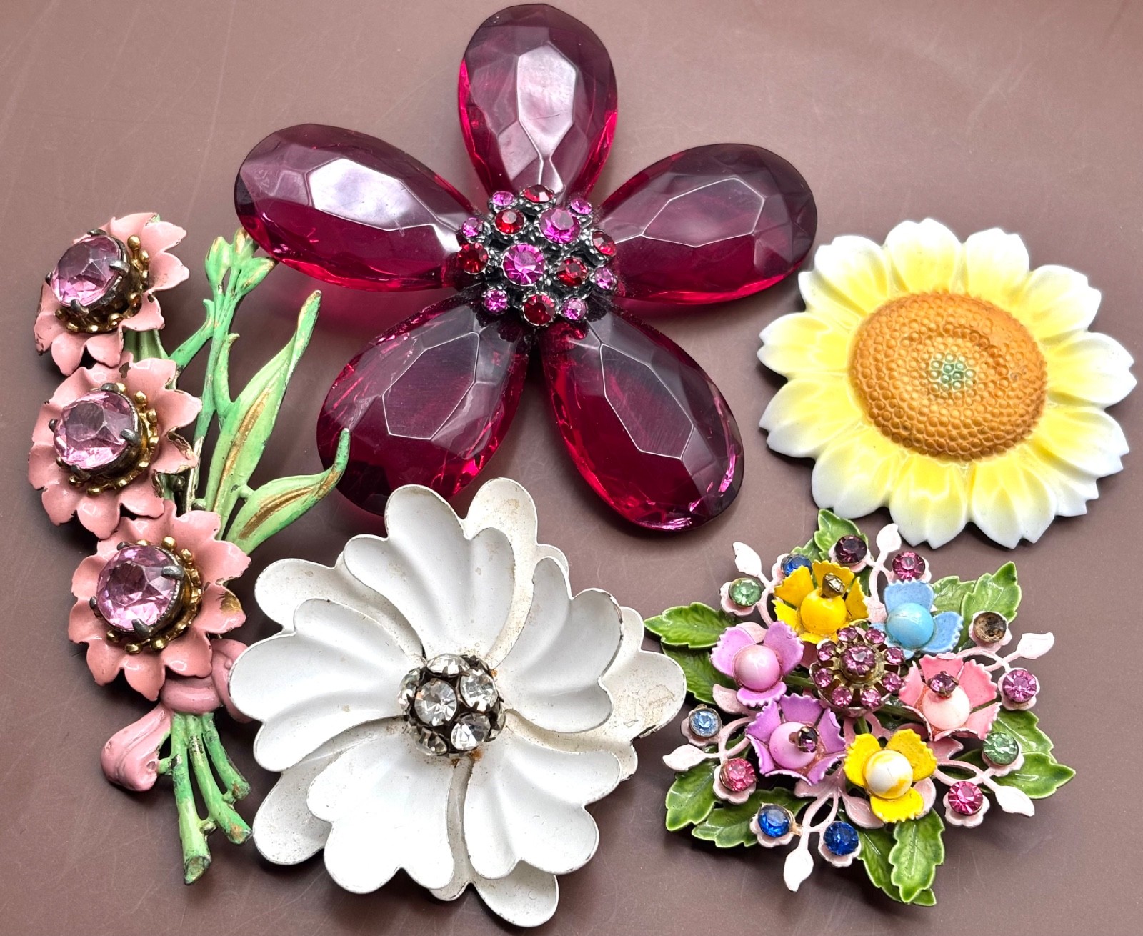 Vintage to Mod flower brooch LOT~17 Pieces~Huge Lady Bug~Porcelain~Spring💐
