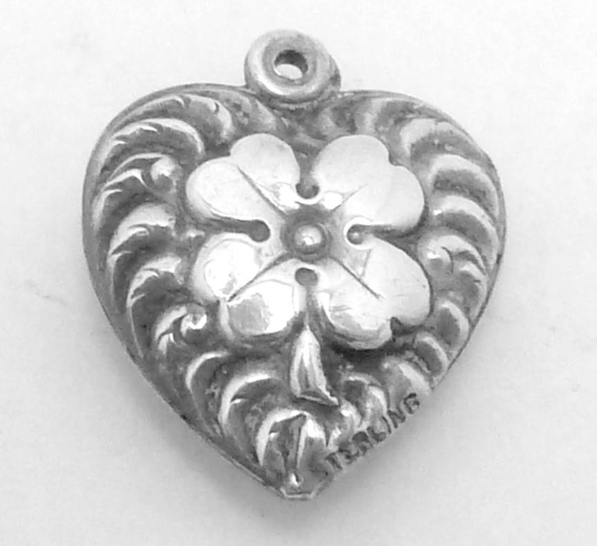 Vtg Sterling Silver Ornate 4 Leaf Clover Luck Puffy Heart Charm Pendant 27431