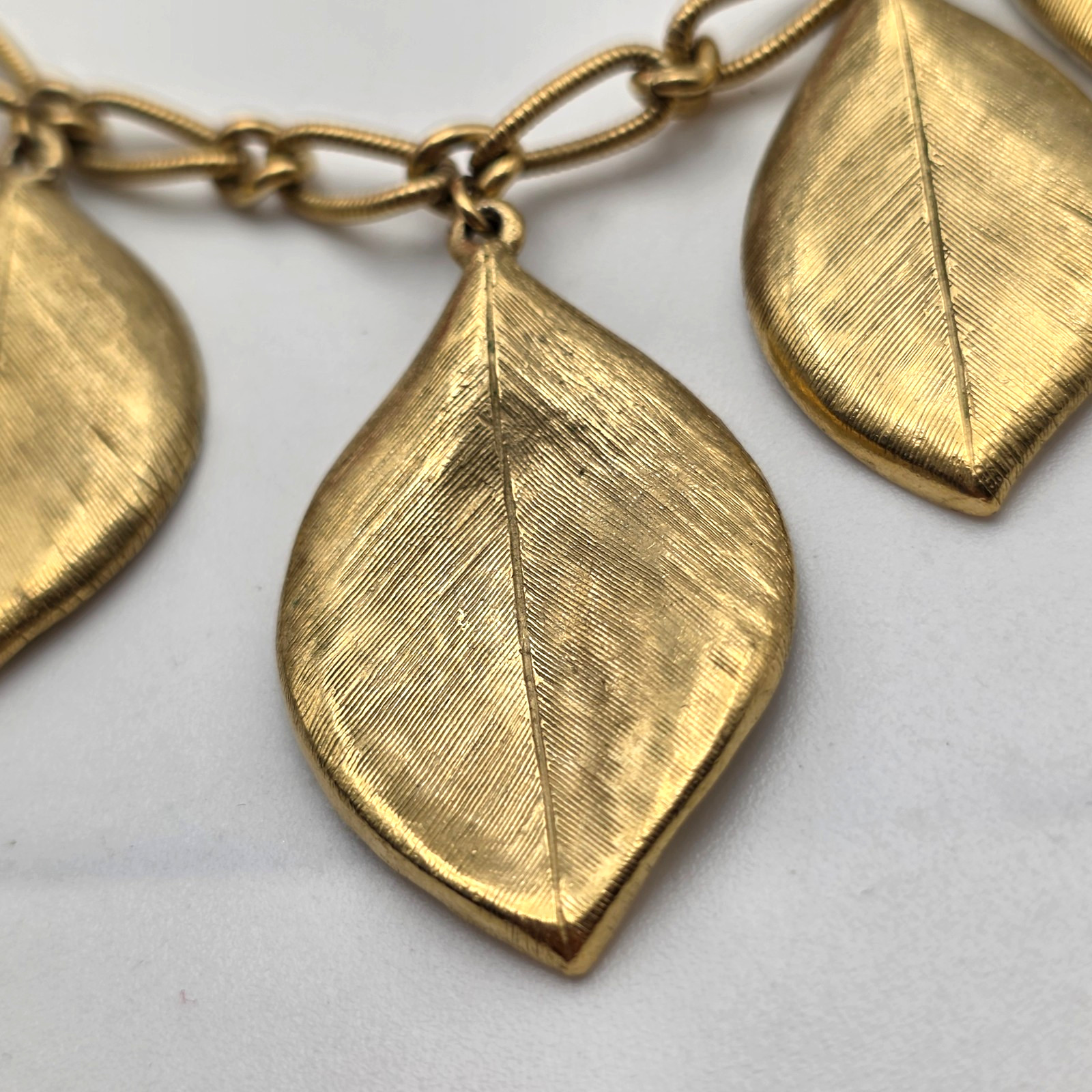 Vintage Gold Tone Leaf Fringe Necklace 23 In Textured Cable Chain Statement