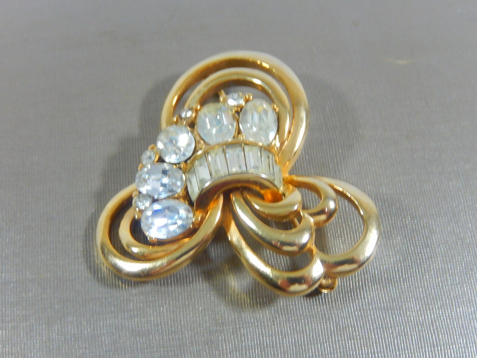 VITG HIGH END INVISIBLE SET CLEAR BAGUETTE OVAL & ROUND GP RHINESTONE BROOCH