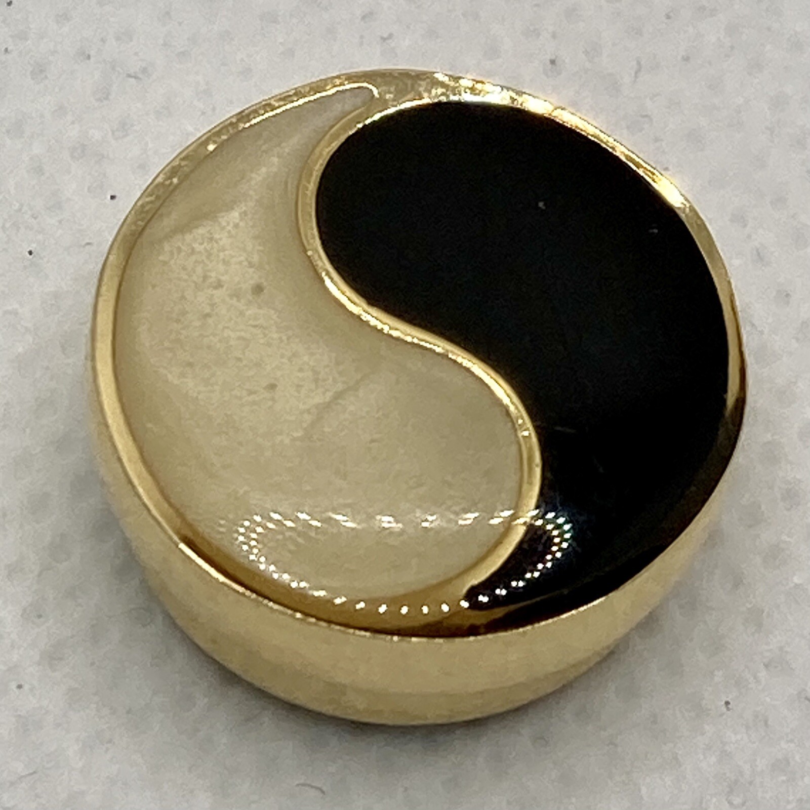 NICE! 1980’s Black White Enamel Yin Yang Symbol Clip On Button Cover TRENDY BOHO