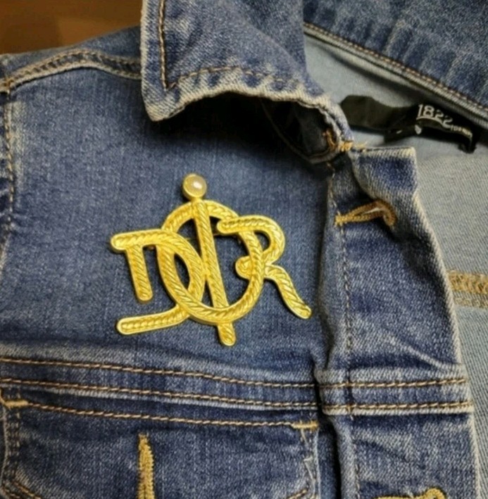 CHRISTIAN DIOR Rope Monogram Logo Pearl Gold Pin Brooch