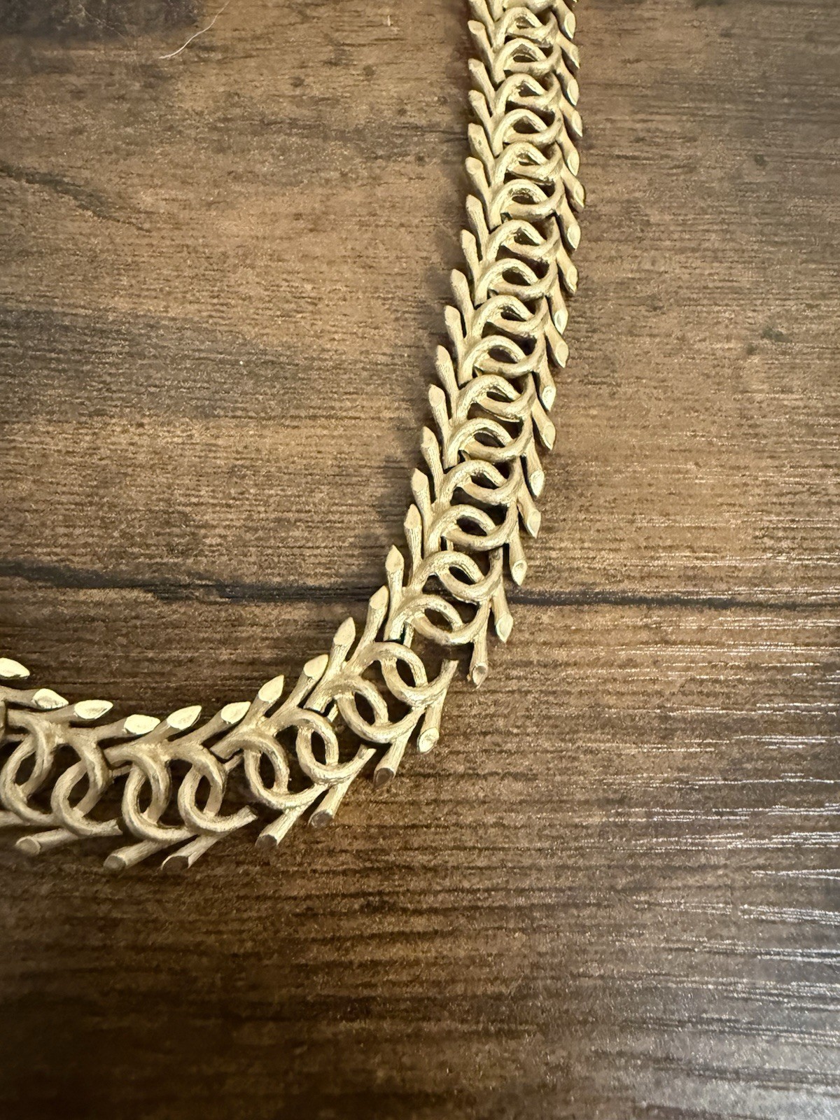 CROWN TRIFARI Link necklace Signed textured vine GOLD Tone Metal Vtg Jewelry