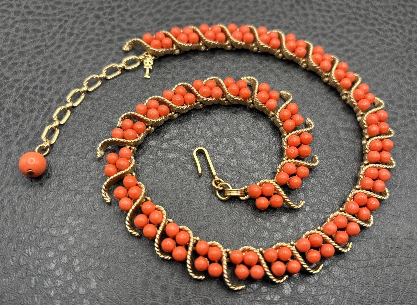 Vintage Trifari Samara C.1964 Gold Tone Faux Coral Bead Choker Necklace EXC!!