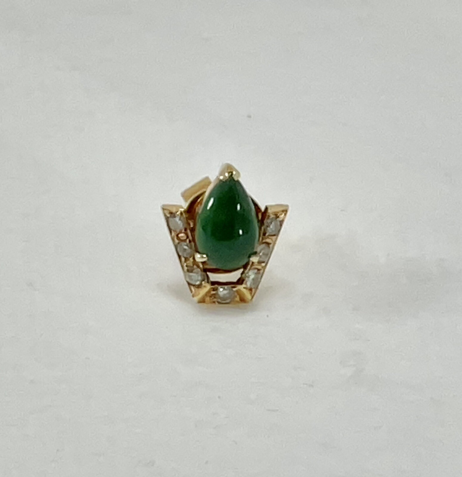 GIA certified a set omphacite jade & diamon worman’s ear ring. GIA 鉴定辉玉（墨翠）耳钉