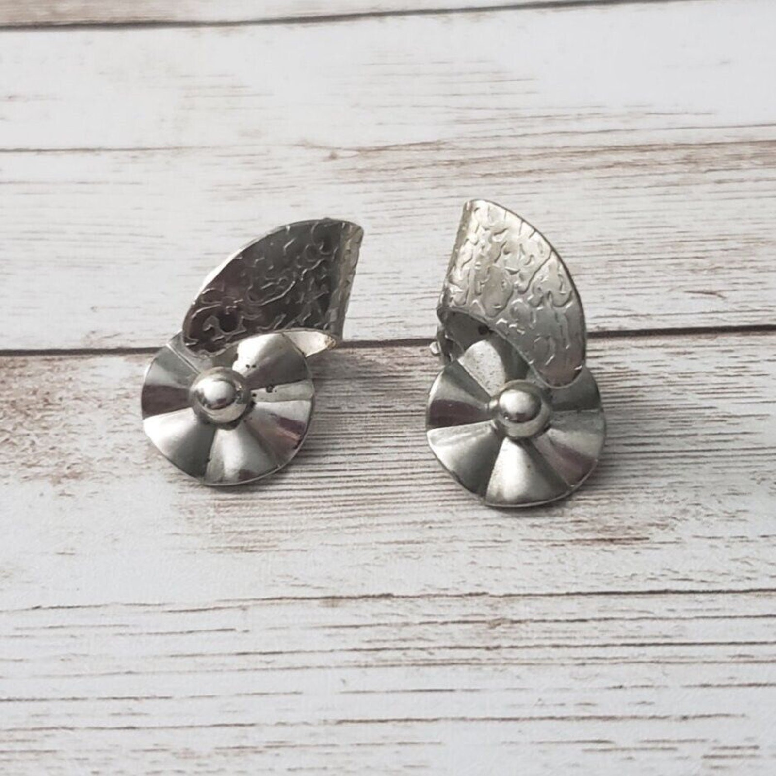 Vintage Clip On Earrings – Silver Tone Unusual Flower & Leaf