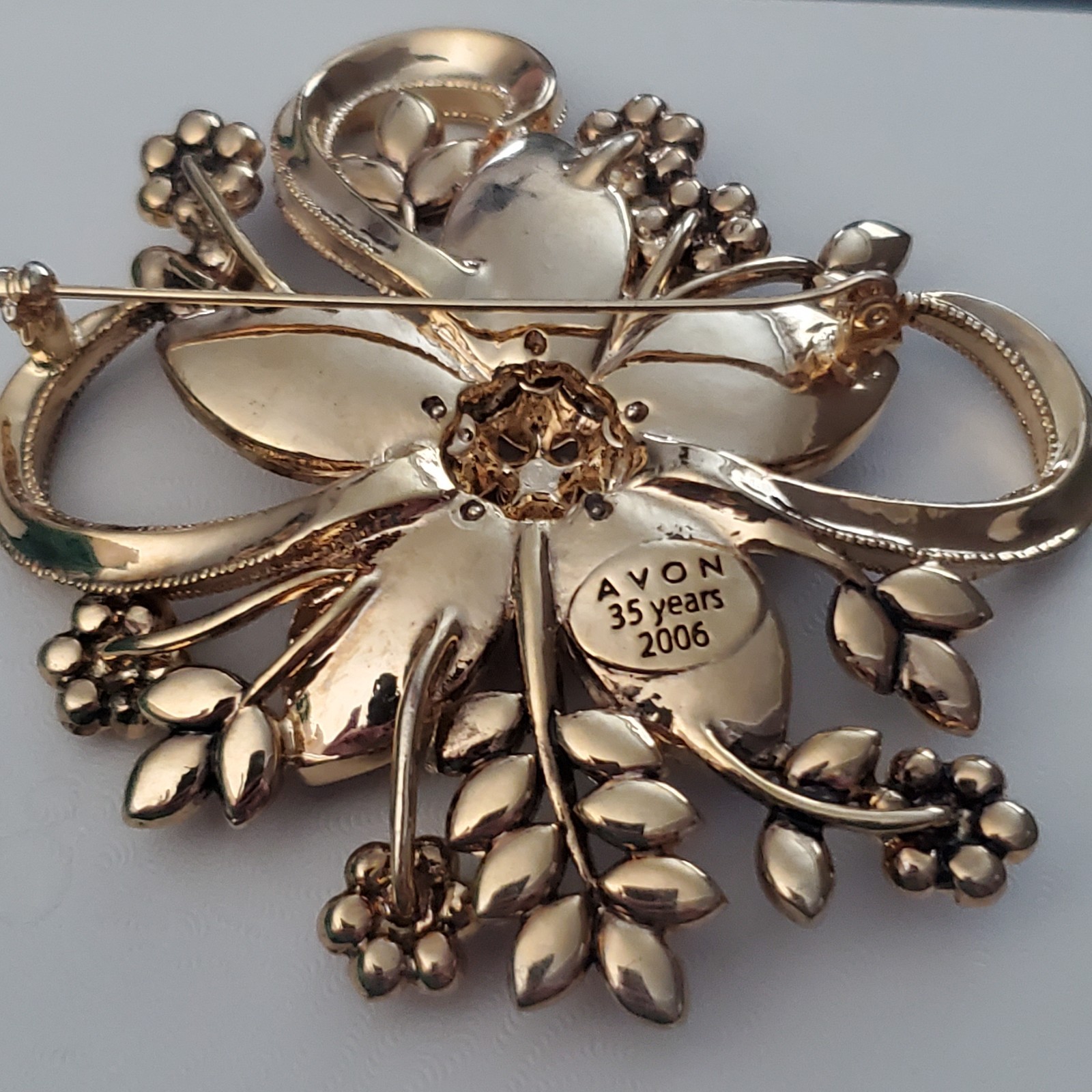 Avon 35th Anniversary 2006 Rhinestone Flower Brooch with coordinated earring set
