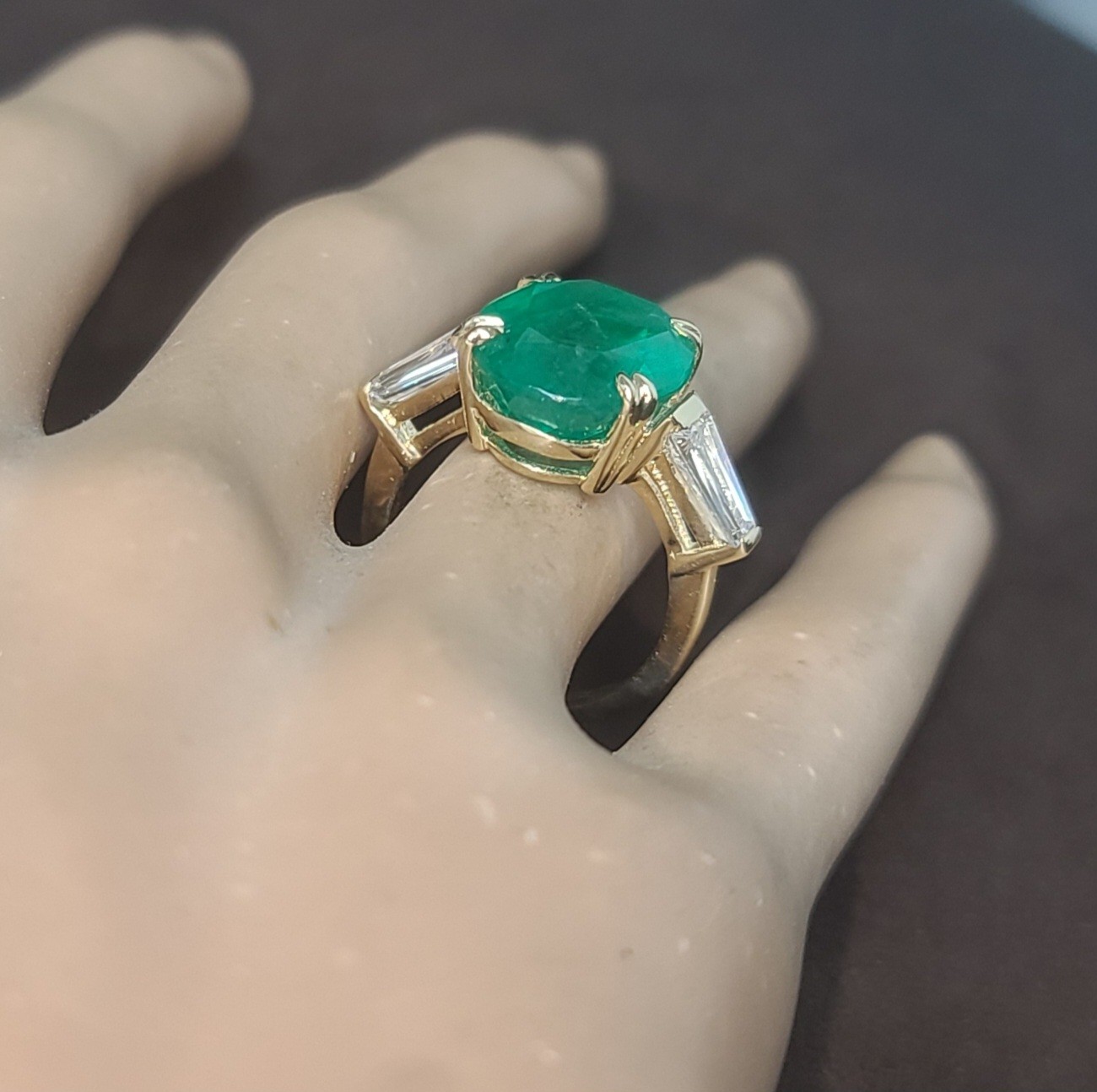 Vintage 14k Yellow Gold Engagement Ring 9.42CT.Natural Green Emerald Oval Shape