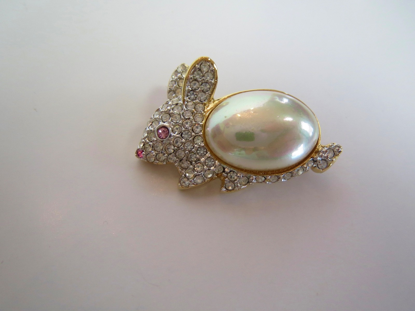 KREMENTZ Rabbit Bunny PIN BROOCH Faux Pear Crystal Yellow Gold Tone Pink Eyes