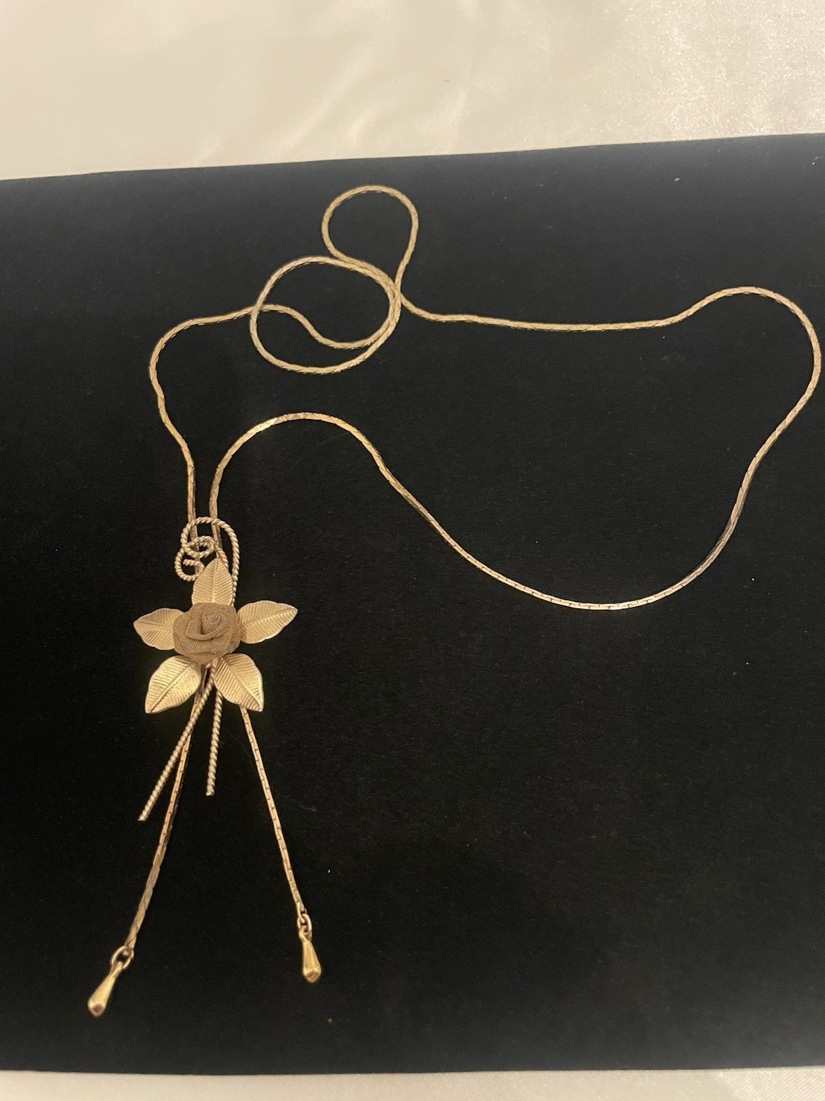 VINTAGE GOLD TONE Flower LARIAT NECKLACE