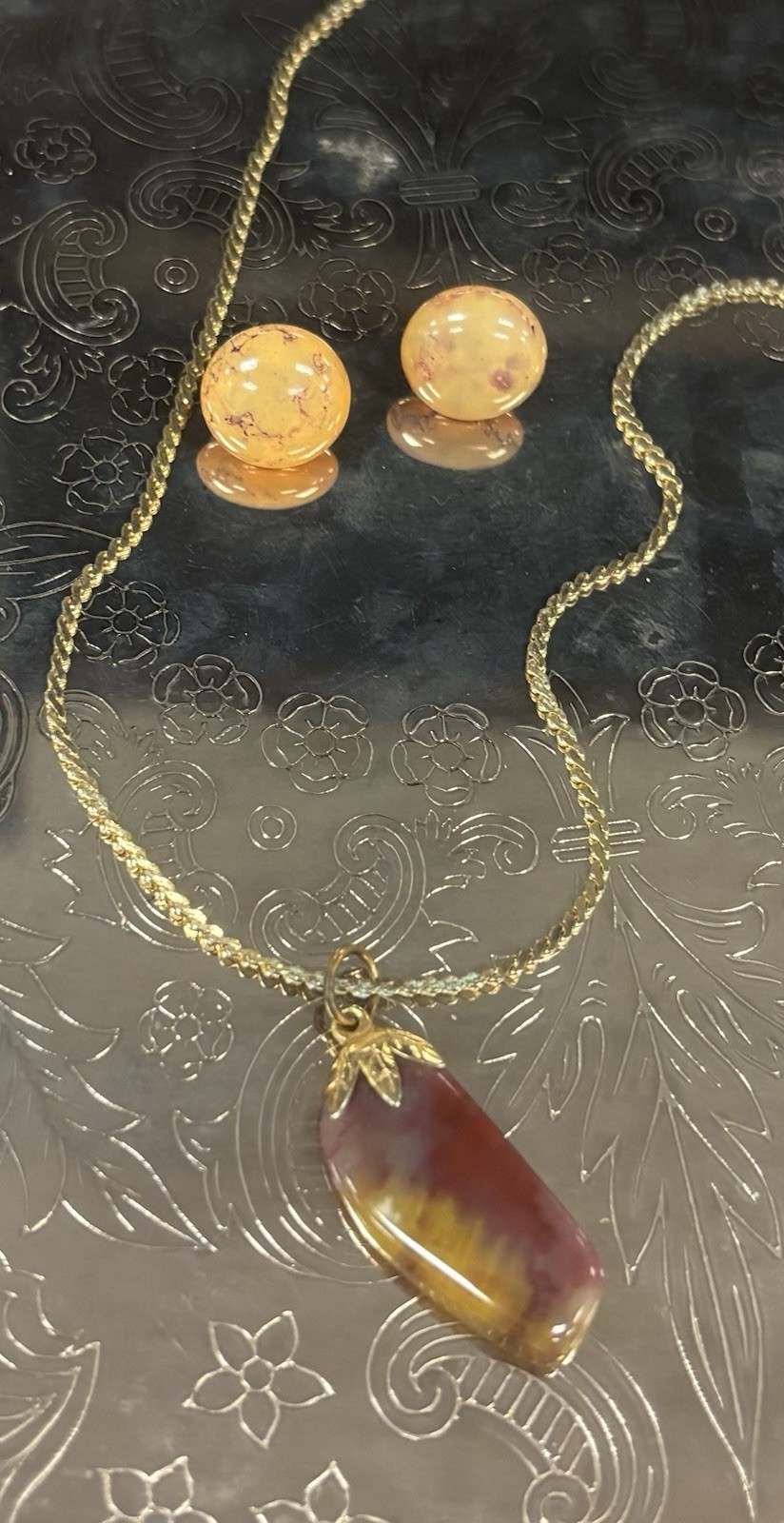Vintage Eggplant Figural Pendant Necklace Earrings Set Agate Look Stone