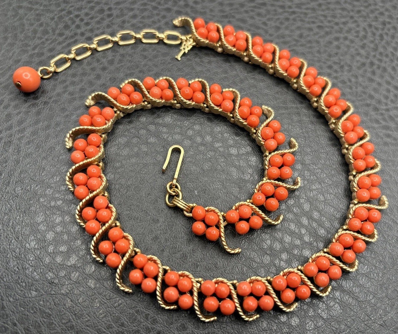 Vintage Trifari Samara C.1964 Gold Tone Faux Coral Bead Choker Necklace EXC!!
