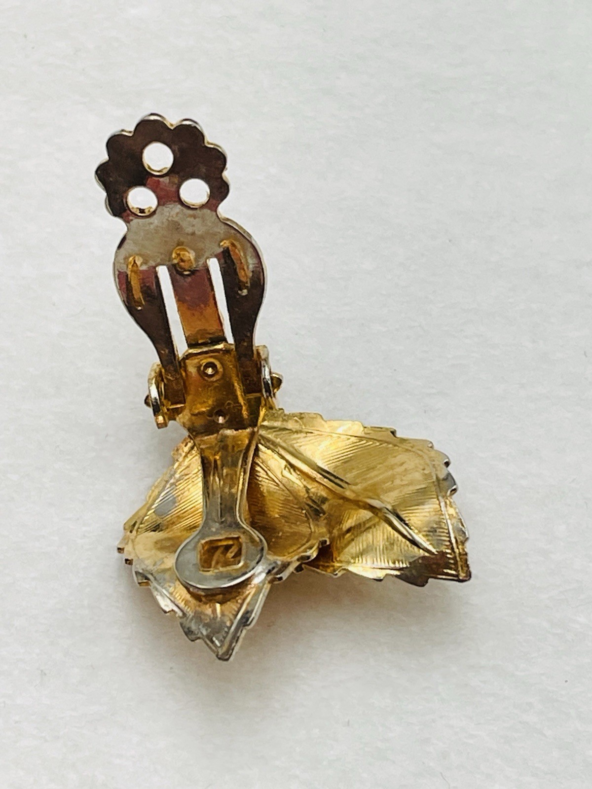 Double Leaf Gold Tone Faux Pearl Clip On Earrings Vintage Classic Elegant