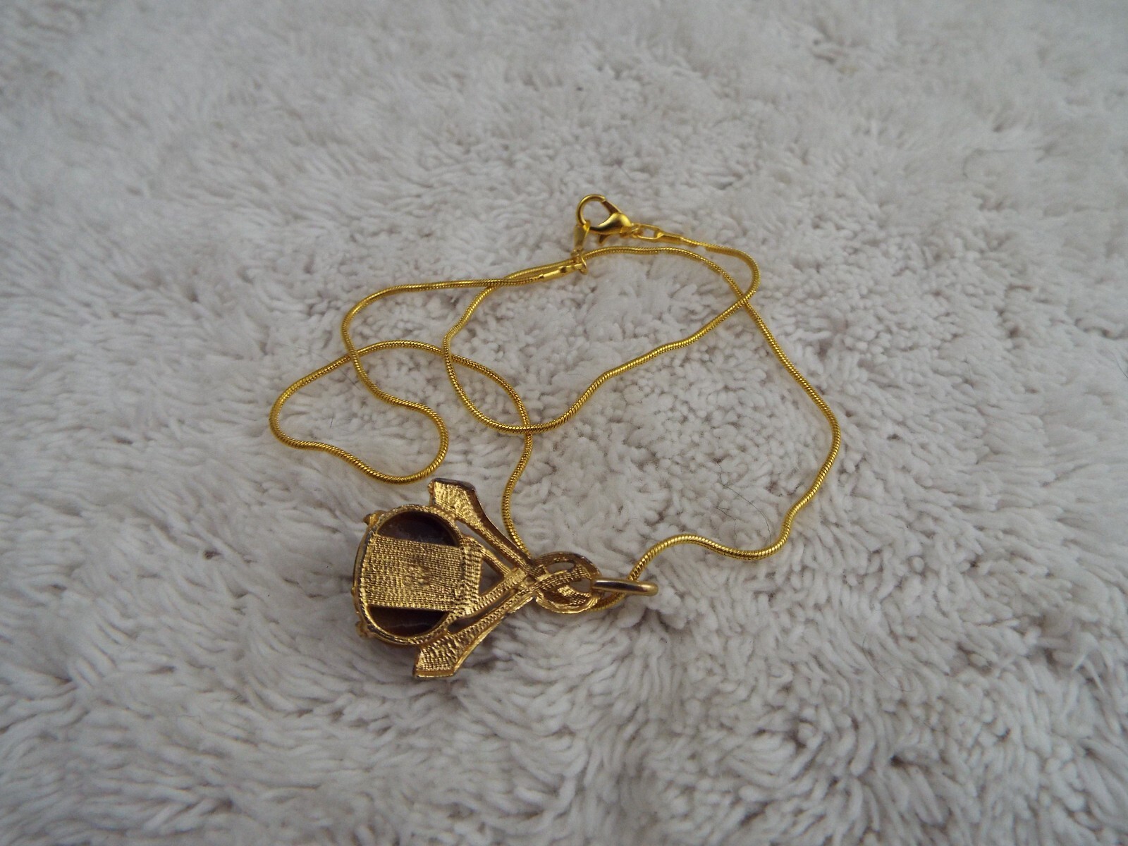 Goldtone Tiger’s Eye Stone Pendant Necklace (D19)