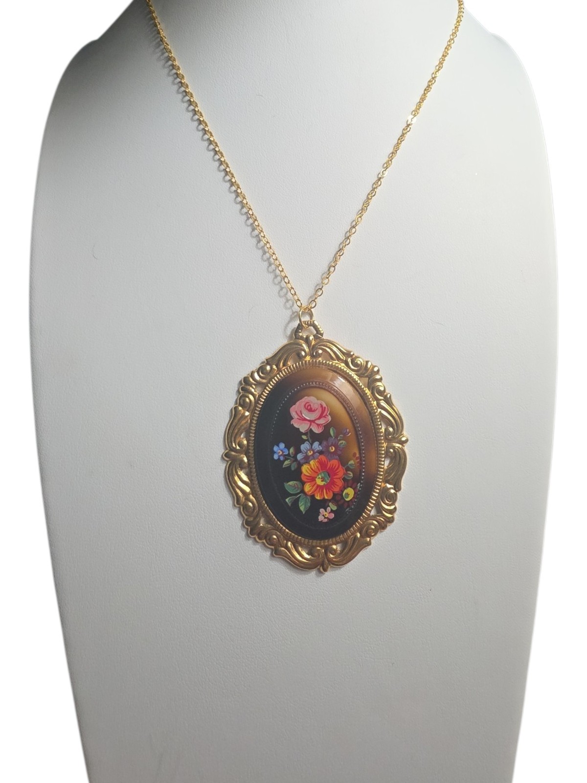 Vintage Floral Goldtone Floral Necklace 20 In