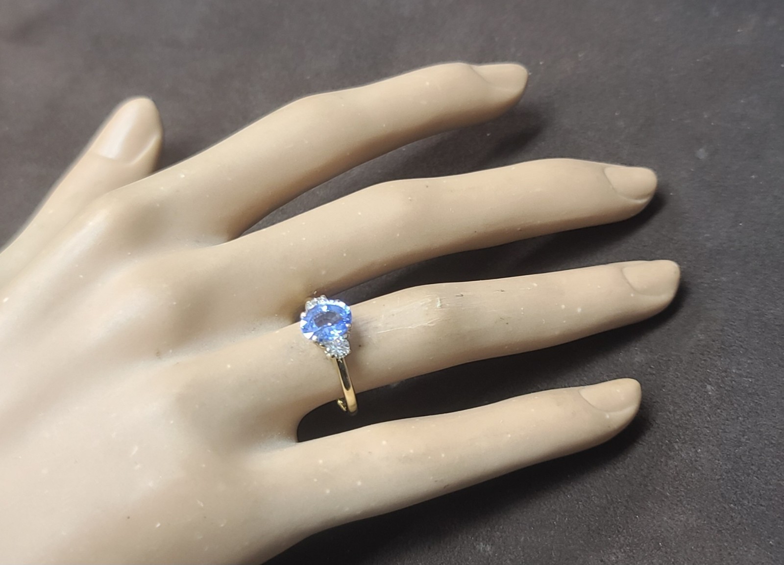 Vintage 14K Yellow Gold Engagement ring 1.55ct.Natural Blue Sapphire Oval Cut