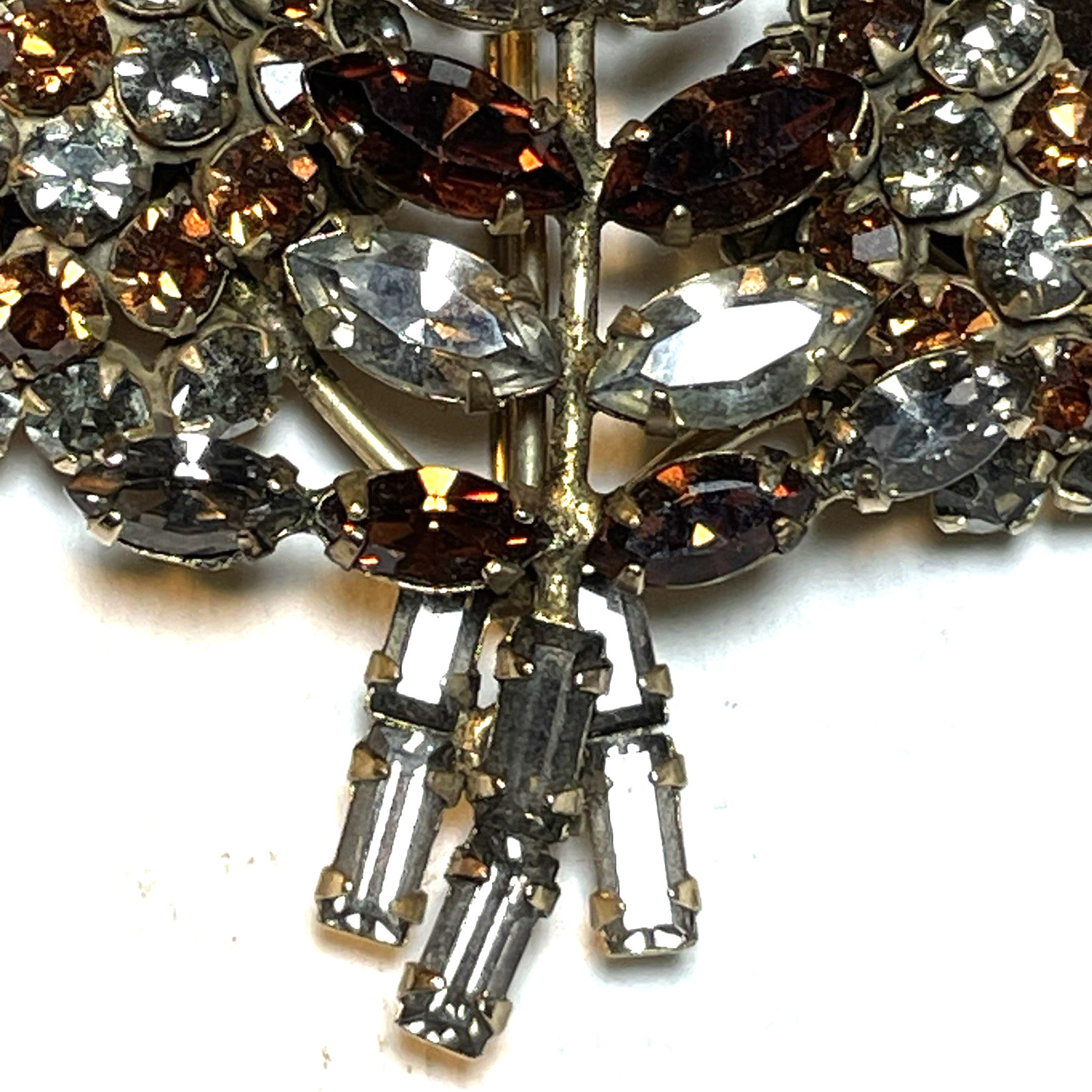 VTG UNSIGNED SCHREINER 3 ACORN STATEMENT BROOCH DARK TOPAZ & SMOKY GREY CRYSTALS