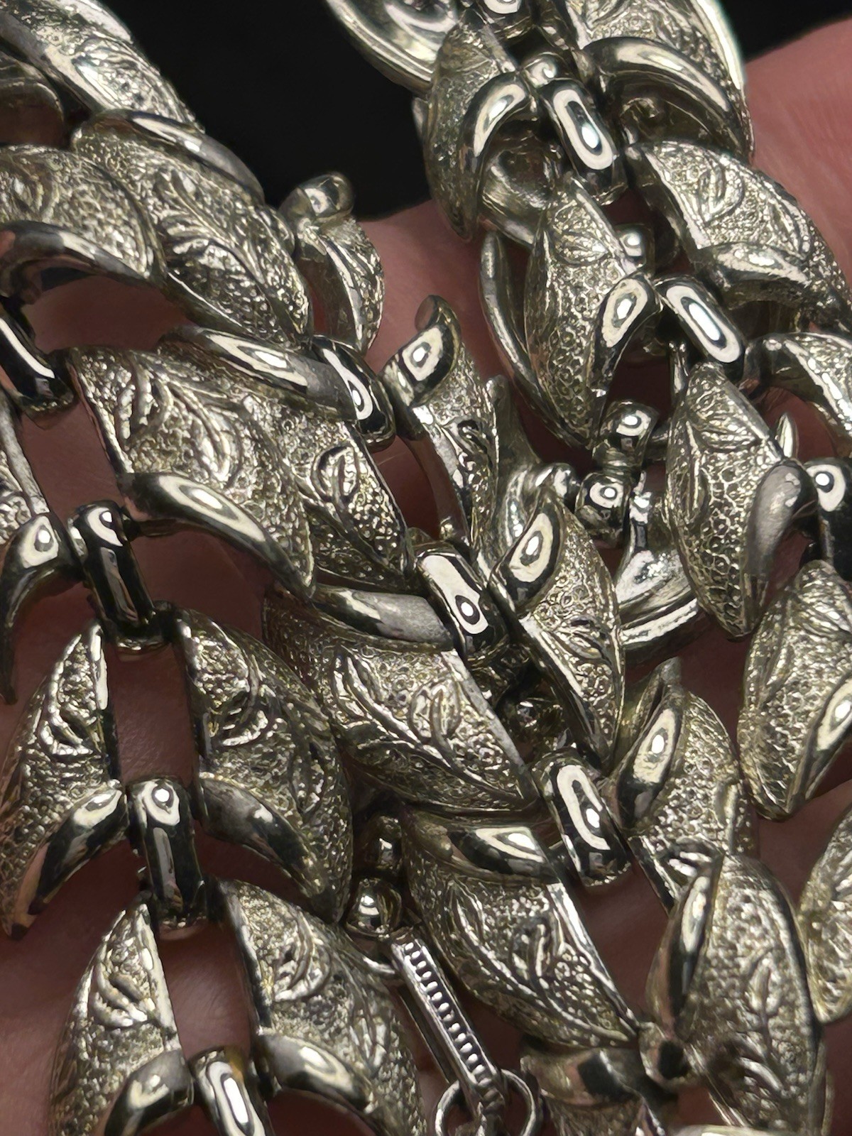 Vintage Coro Antiqued Silver Tone Leaf Link Necklace Engraved Mid Century 17”