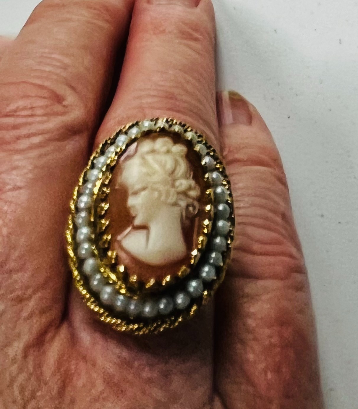 Vintage Mid Century Shell Cameo Ring Seed Pearl Halo 14 kt Gold Size 6