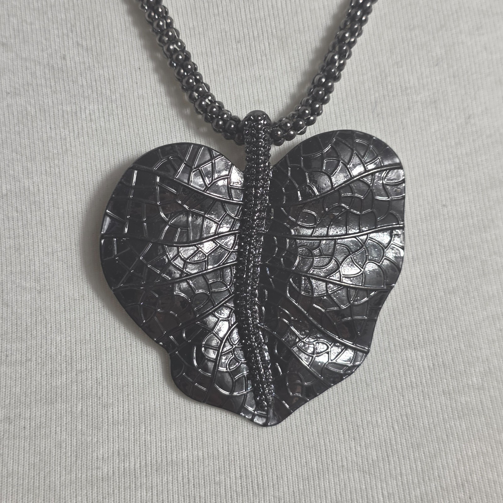 Gunmetal Gray Hammered Metal Heart-Shaped Leaf Pendant Necklace