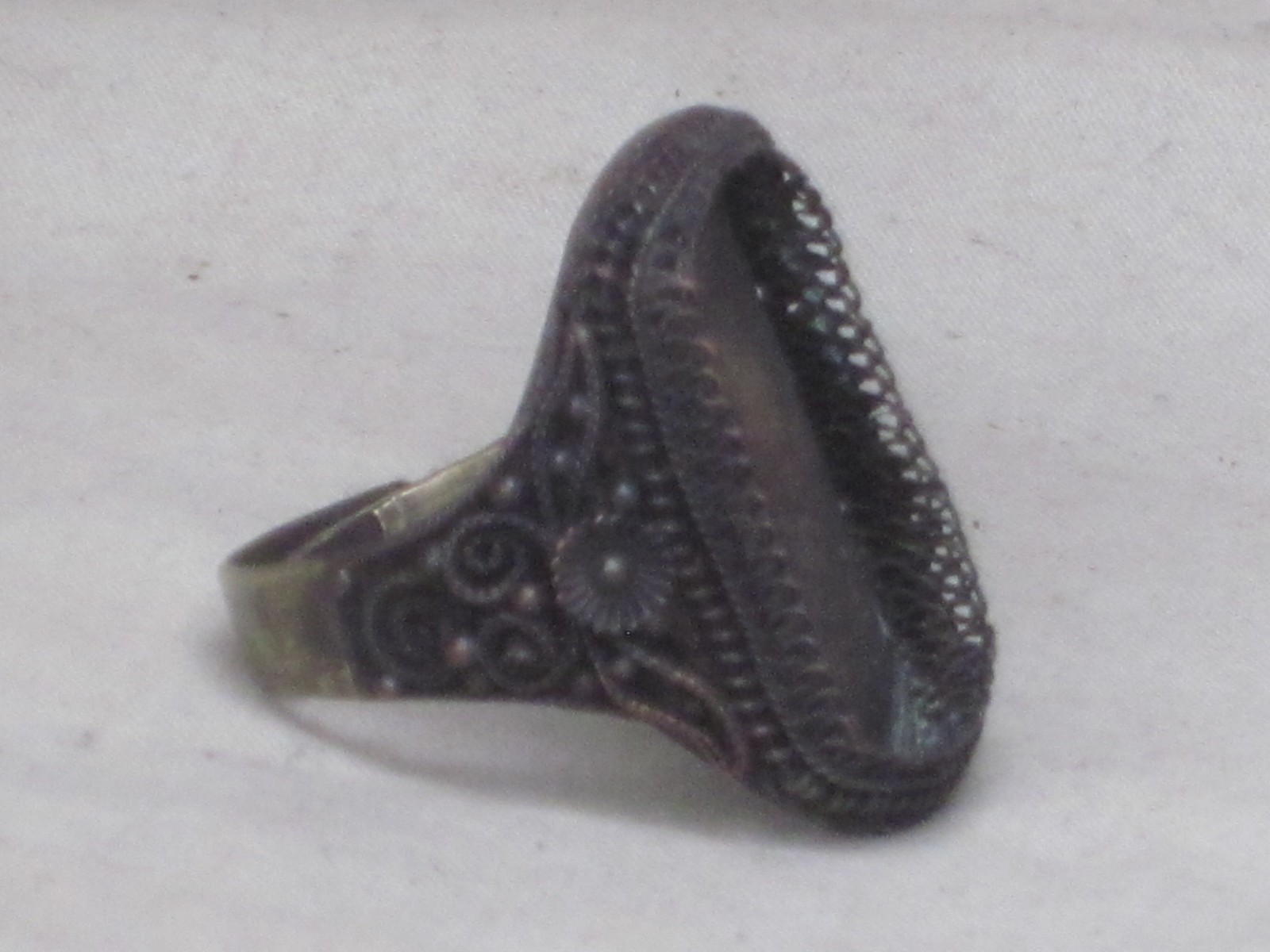 vintage incomplete filigree ring marked CHINA * adjustable band no stone