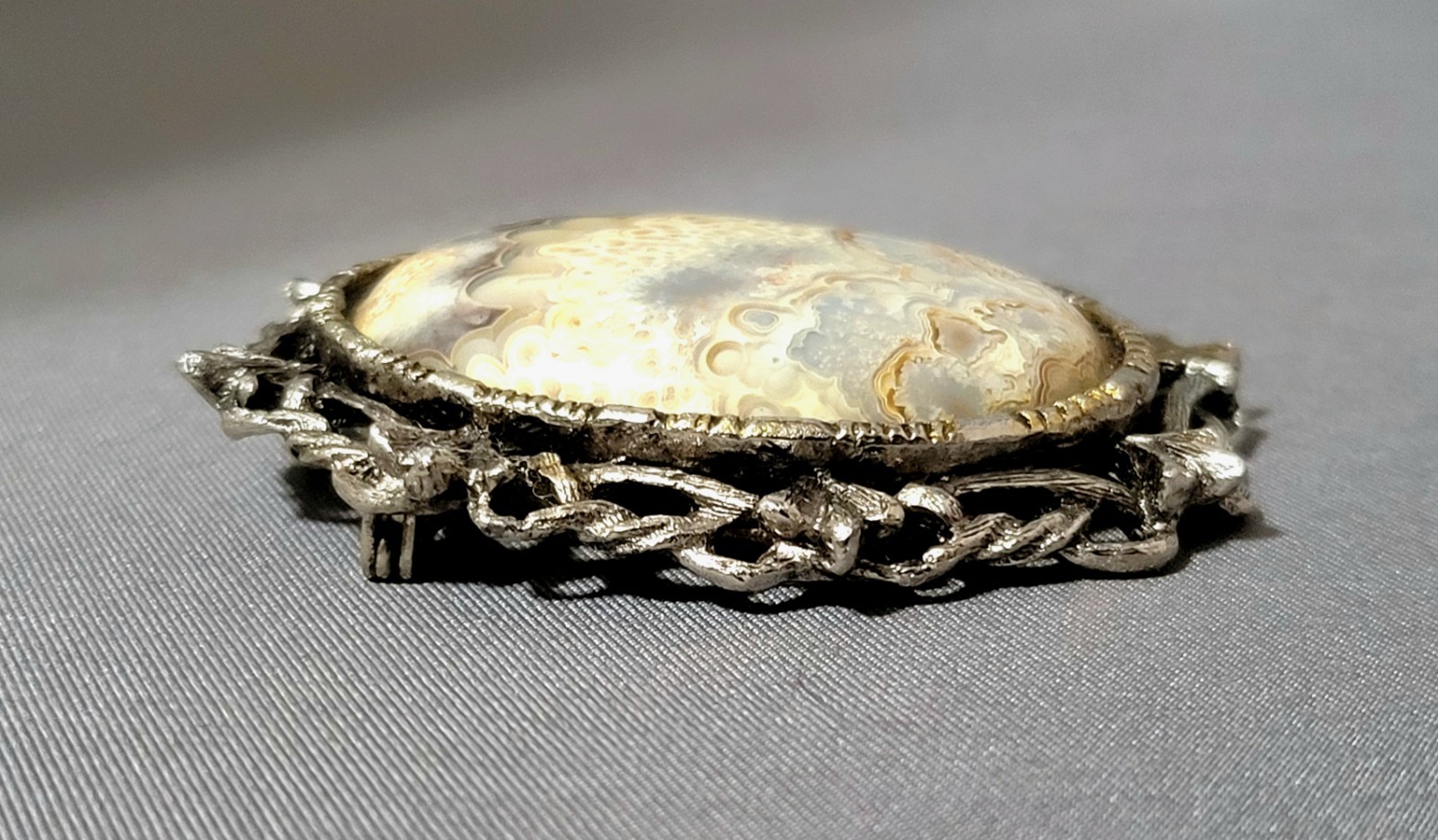 Vtg. Oval Agate Cabochon Brooch Pins Bezel Leaf Frame Silver & Gold Tone Set 2