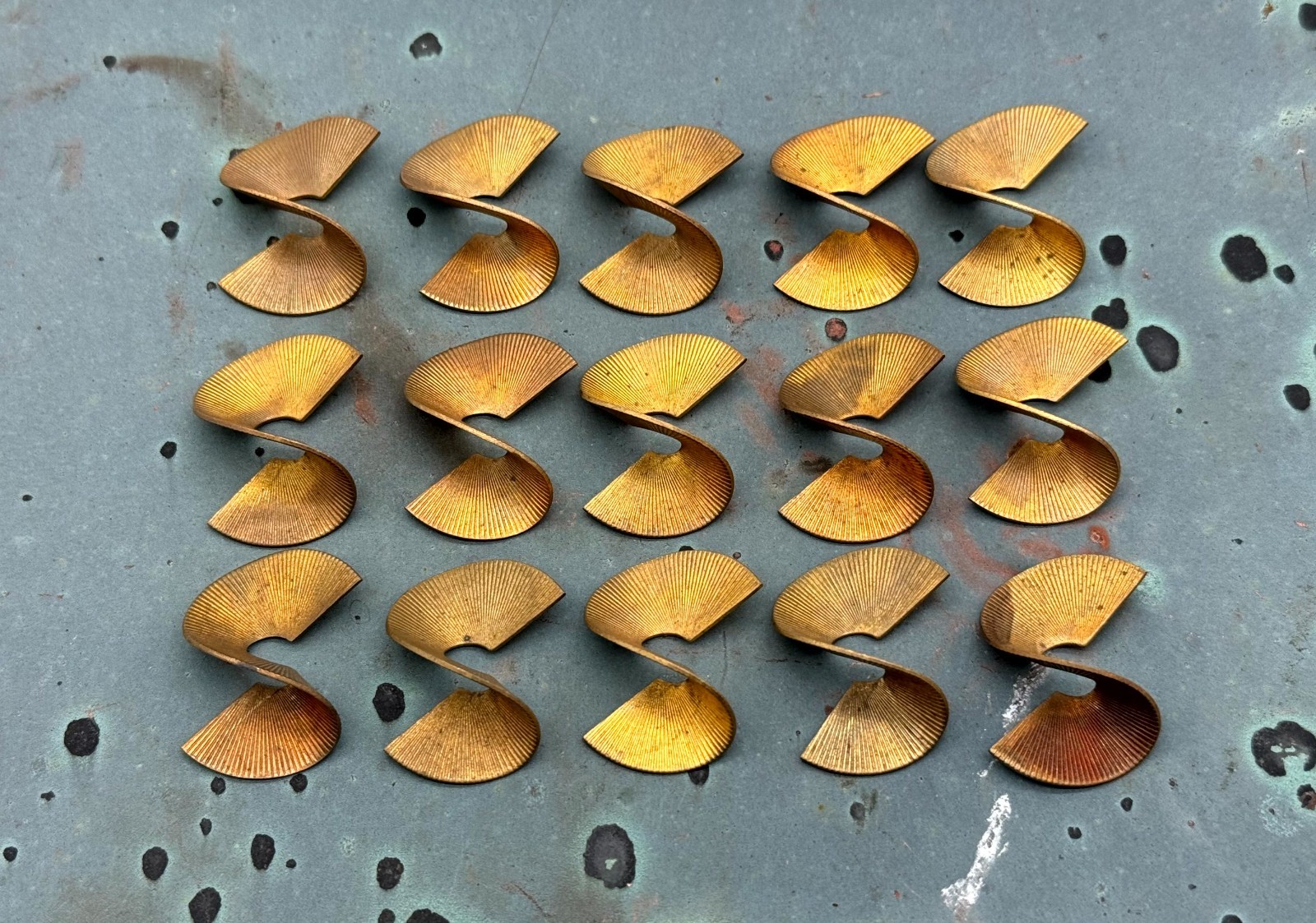 Vintage Copper Finish Brass Lined Curl Stampings – Set of 15 – Right Angle Brass