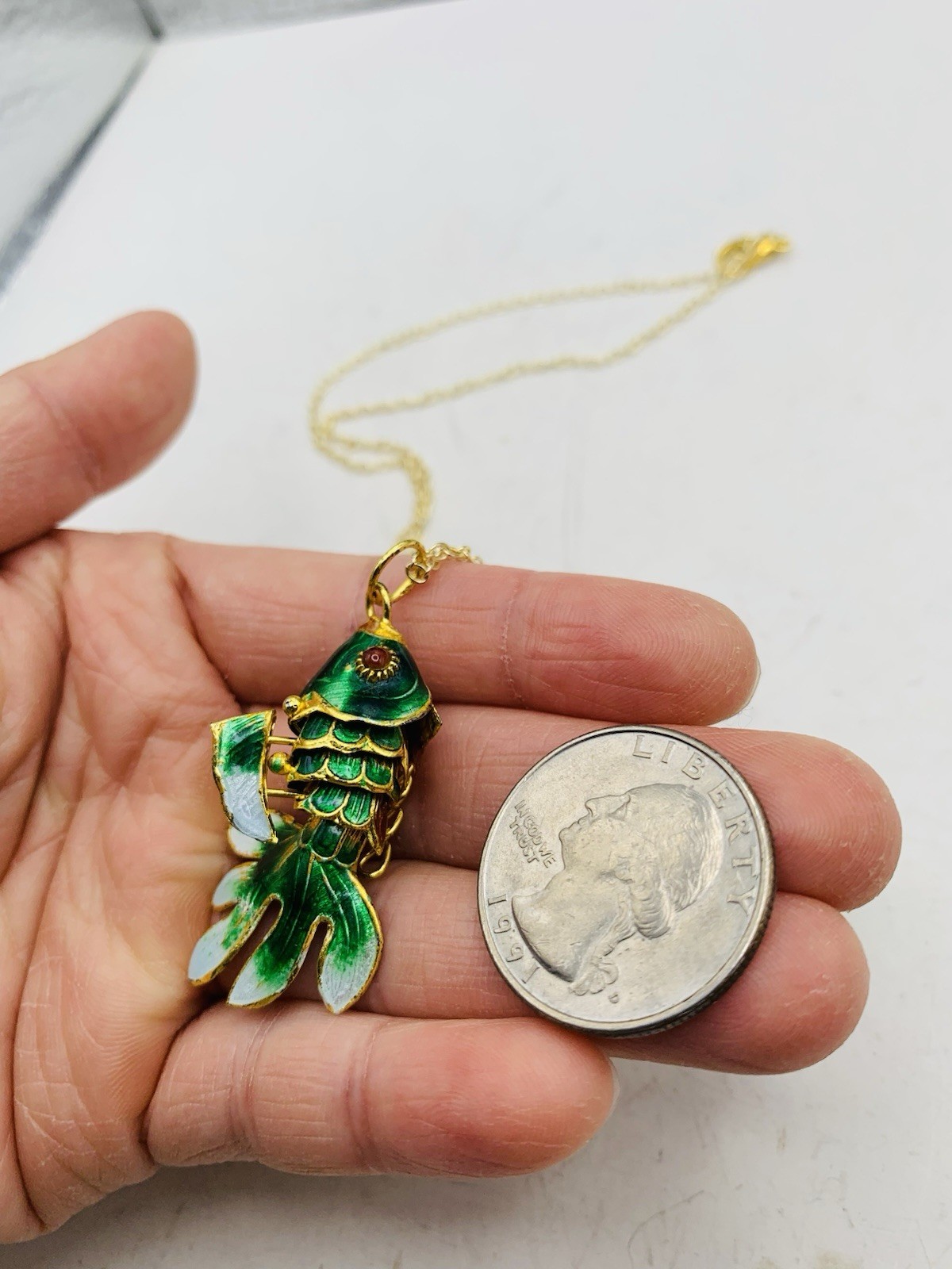 Vintage Lucky Asian Chinese Enamel Articulated Green Gold Tone Fish 16” Necklace