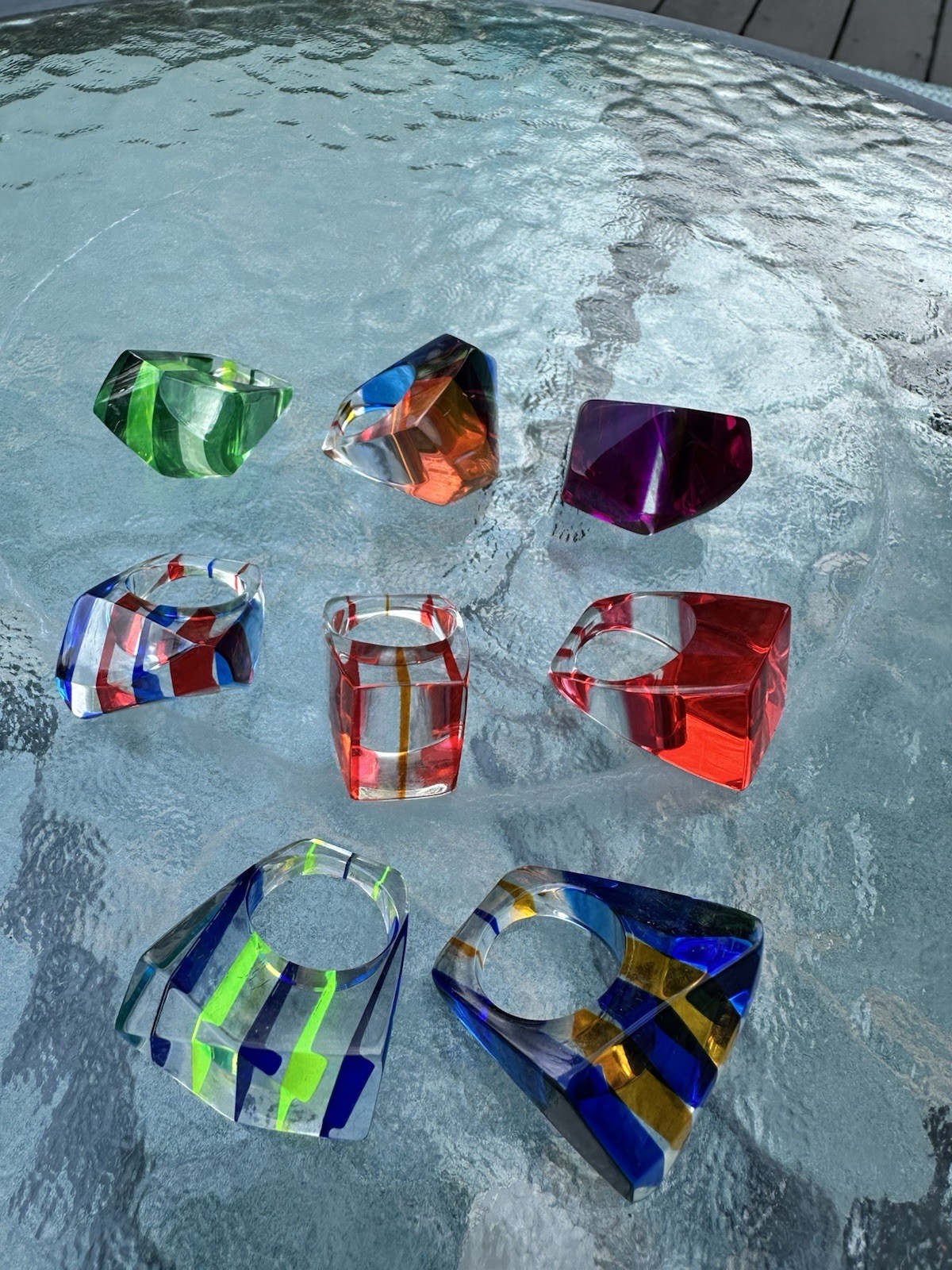 VINTAGE 1970’s MOD LUCITE STRIPED COCKTAIL GEOMETRIC CLEAR ACRYLIC RINGS