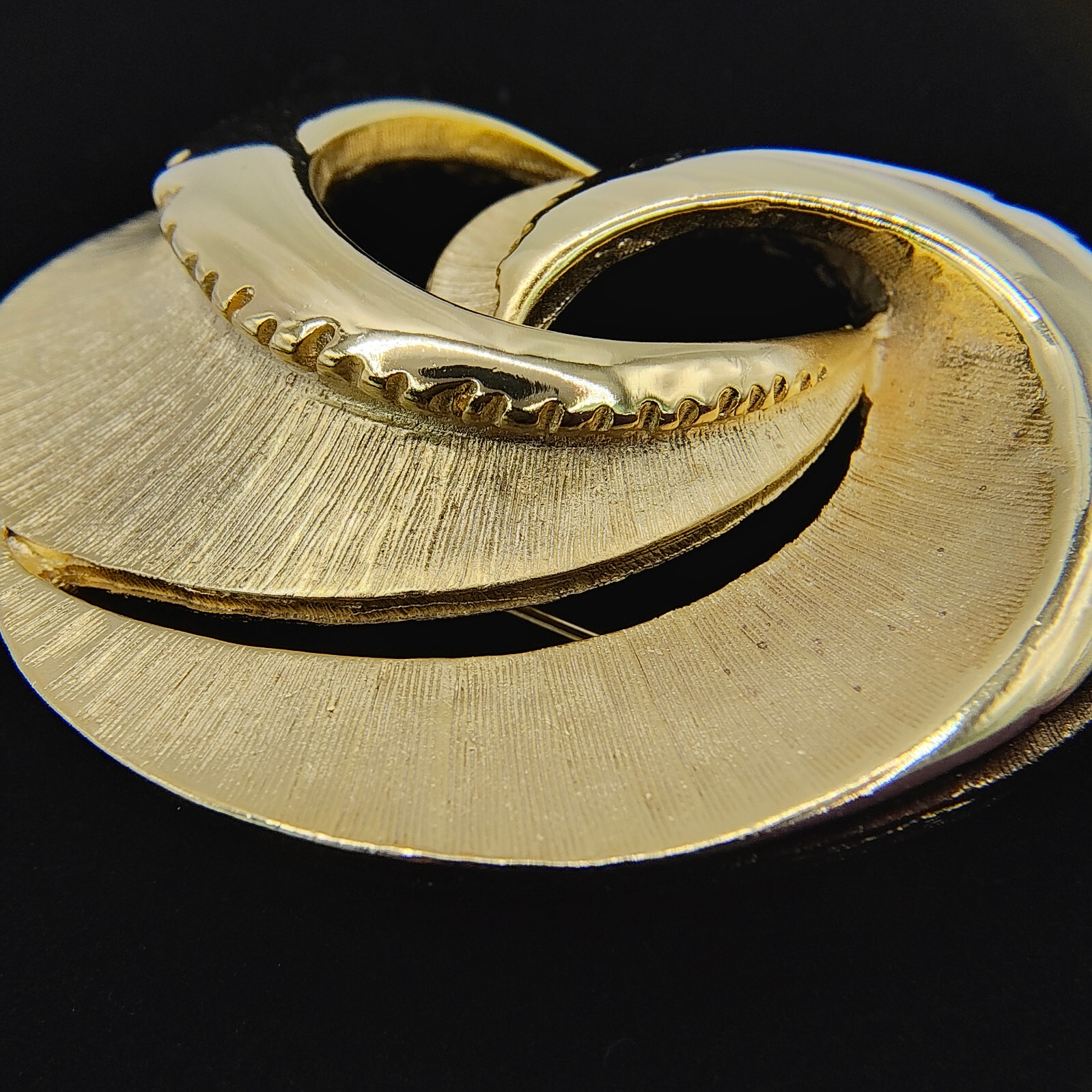 VTG Tona Gold Tone Brooch Pin Swirl Drip Multiple Textures Modernist Signed