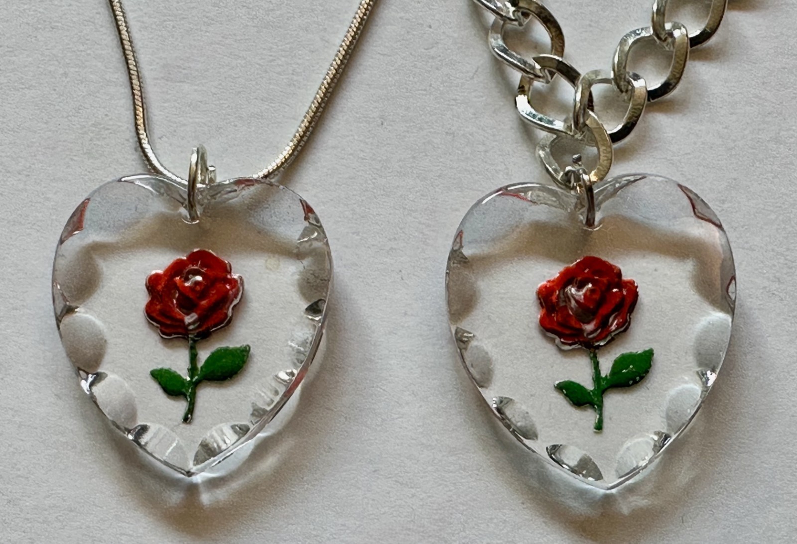 VINTAGE JEWELRY SET INTAGLIO ROSE GLASS HEART NECKLACE 18″ & BRACELET 7 – 8″