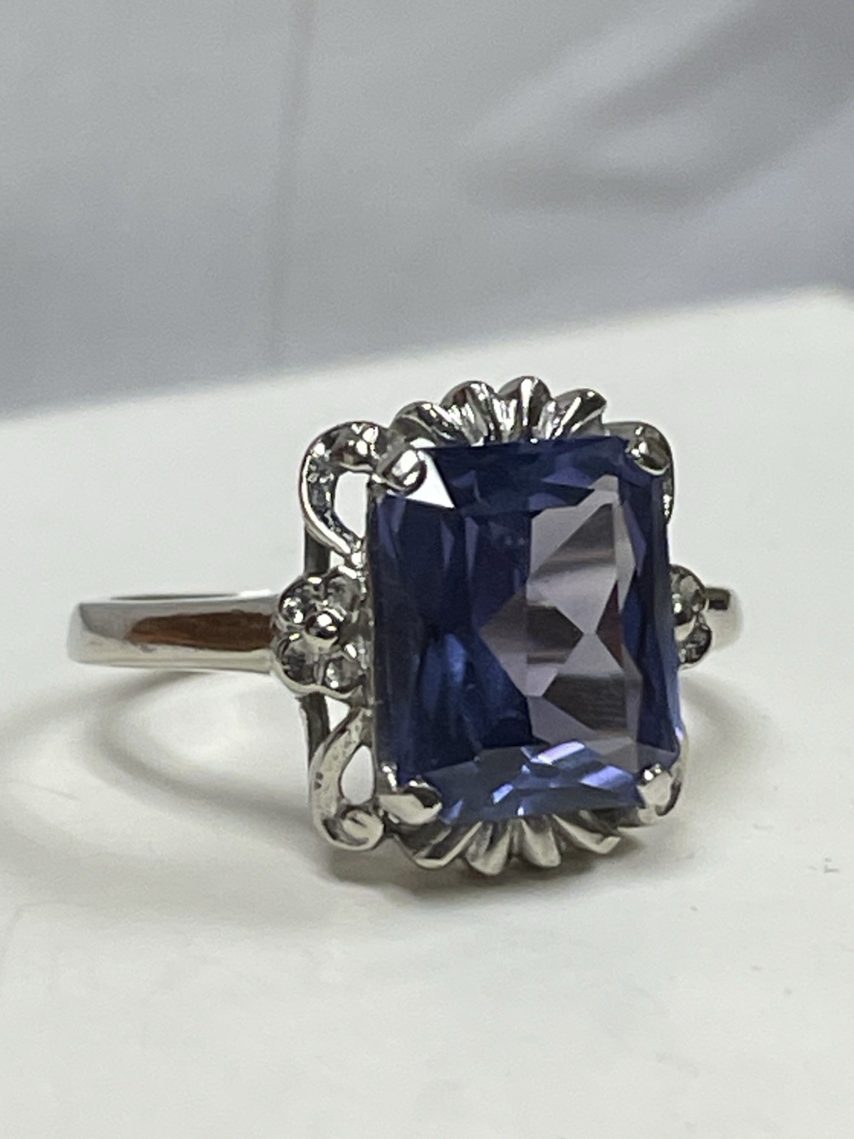 Schmitz Moore & Co. (SMCO) 10k Gold Ring, Blue-Violet Gemstone, Art Deco Era