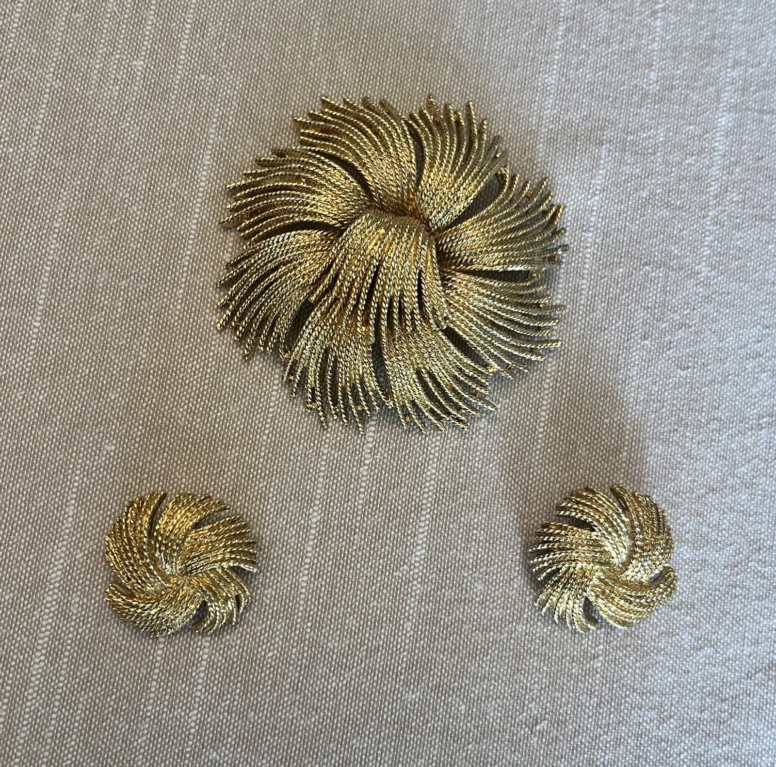 Vintage 1960s MONET Gold Tone Cordelia Book Piece Floral Brooch Earrings Set