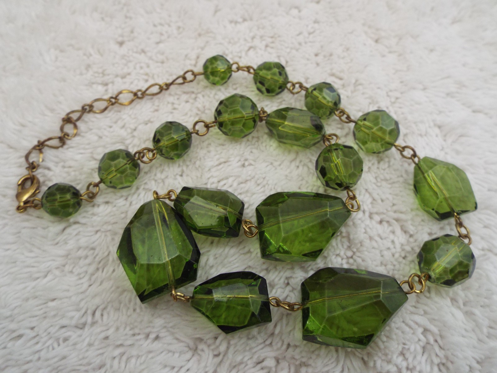 Green Glass Bead Brass Chain Necklace (G28)