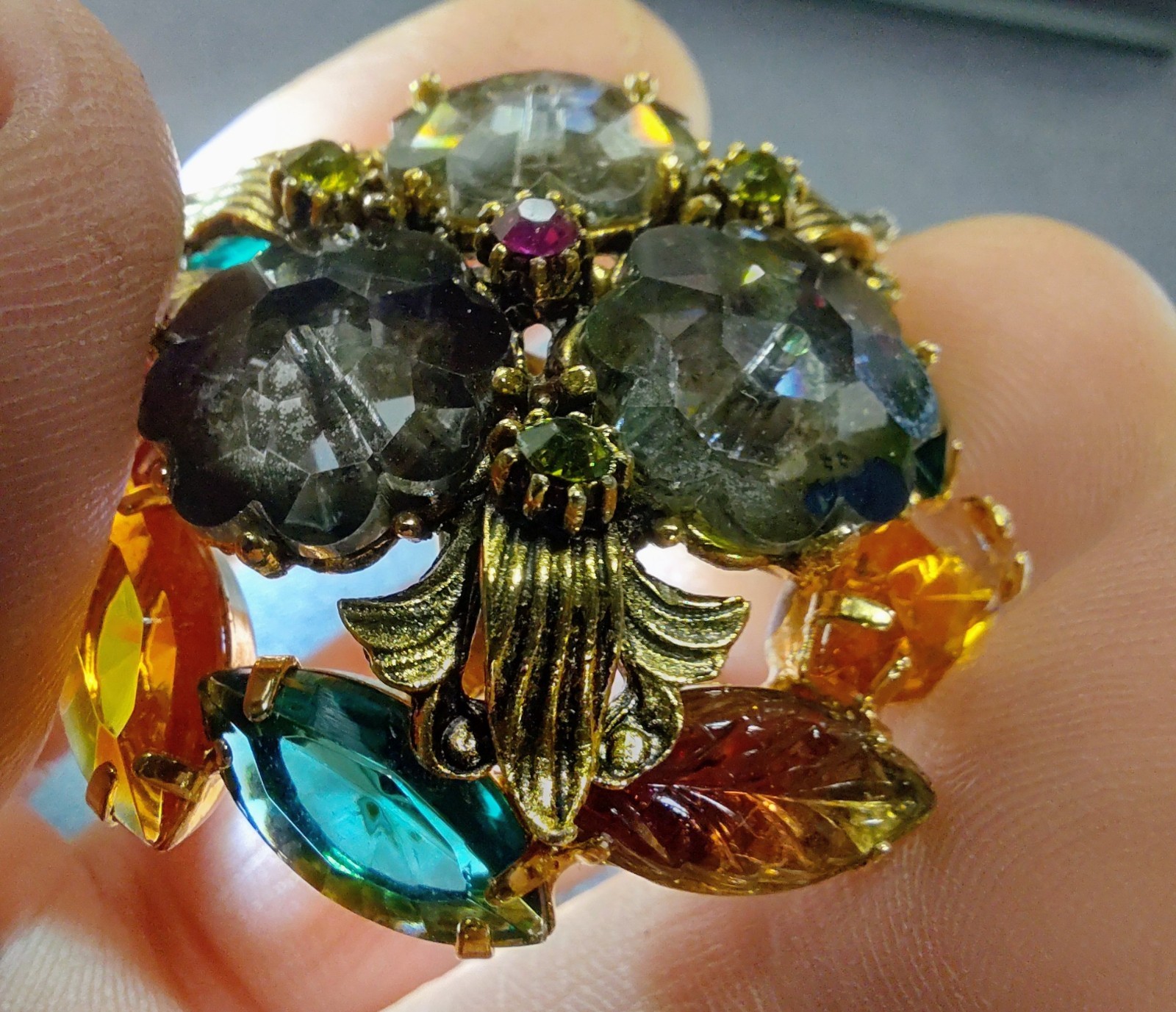 Vtg. JULIANA (Delizza & Elster) Domed Crystal Brooch- 1-5/8″ Dia.- Gorgeous!