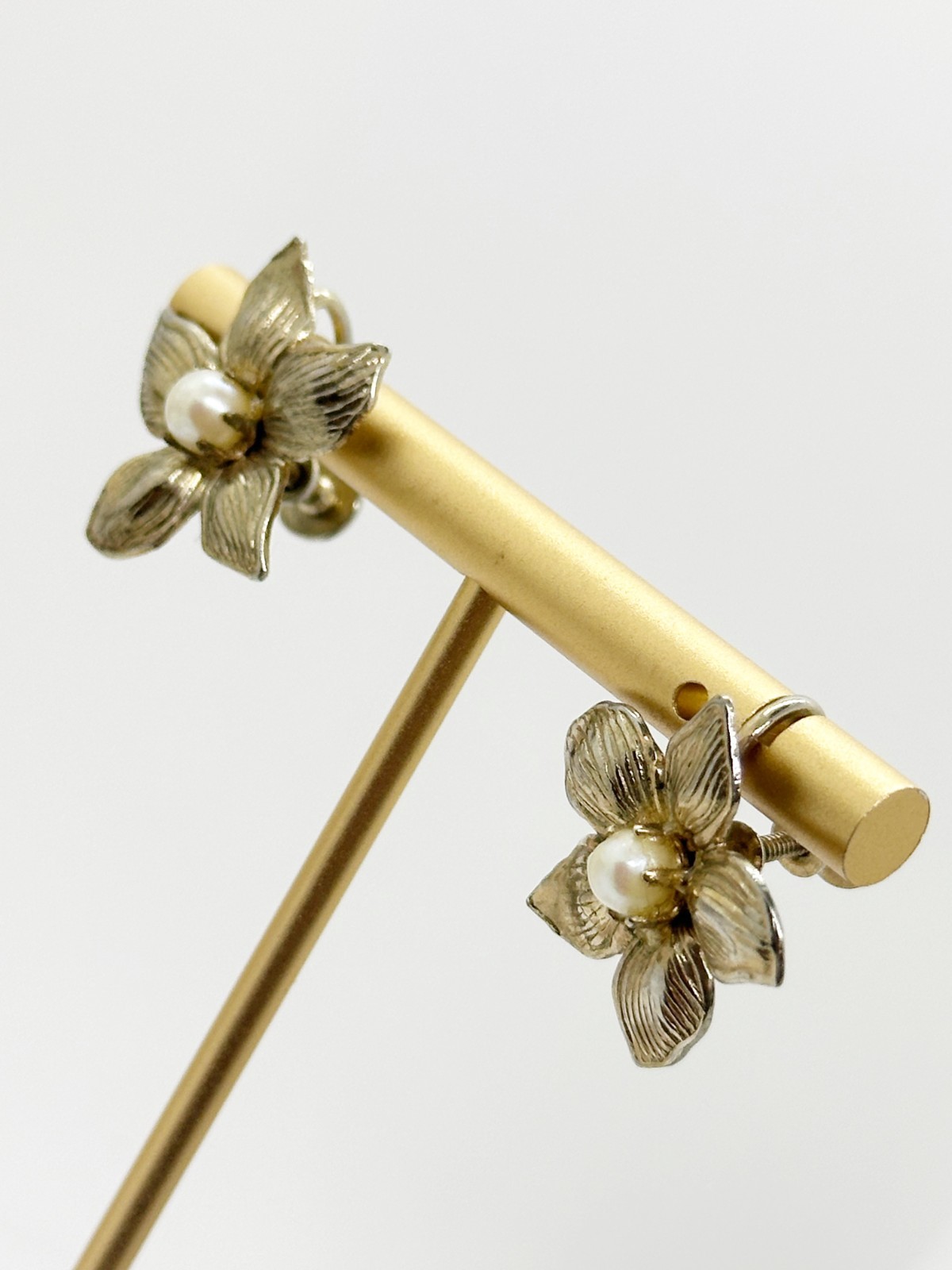 Vintage Flower Earrings Gold Tone Faux Pearl Screwback Mid Century