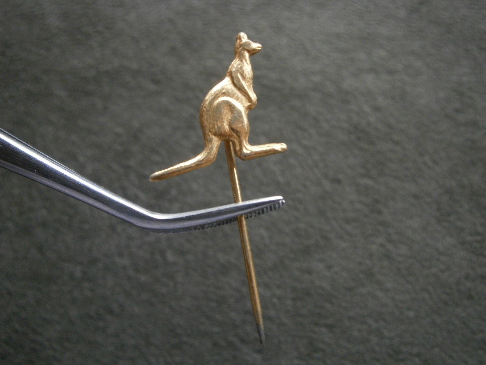 Kangaroo Australia Vintage Goldtone Stick Pin Lapel Pin 1.0g