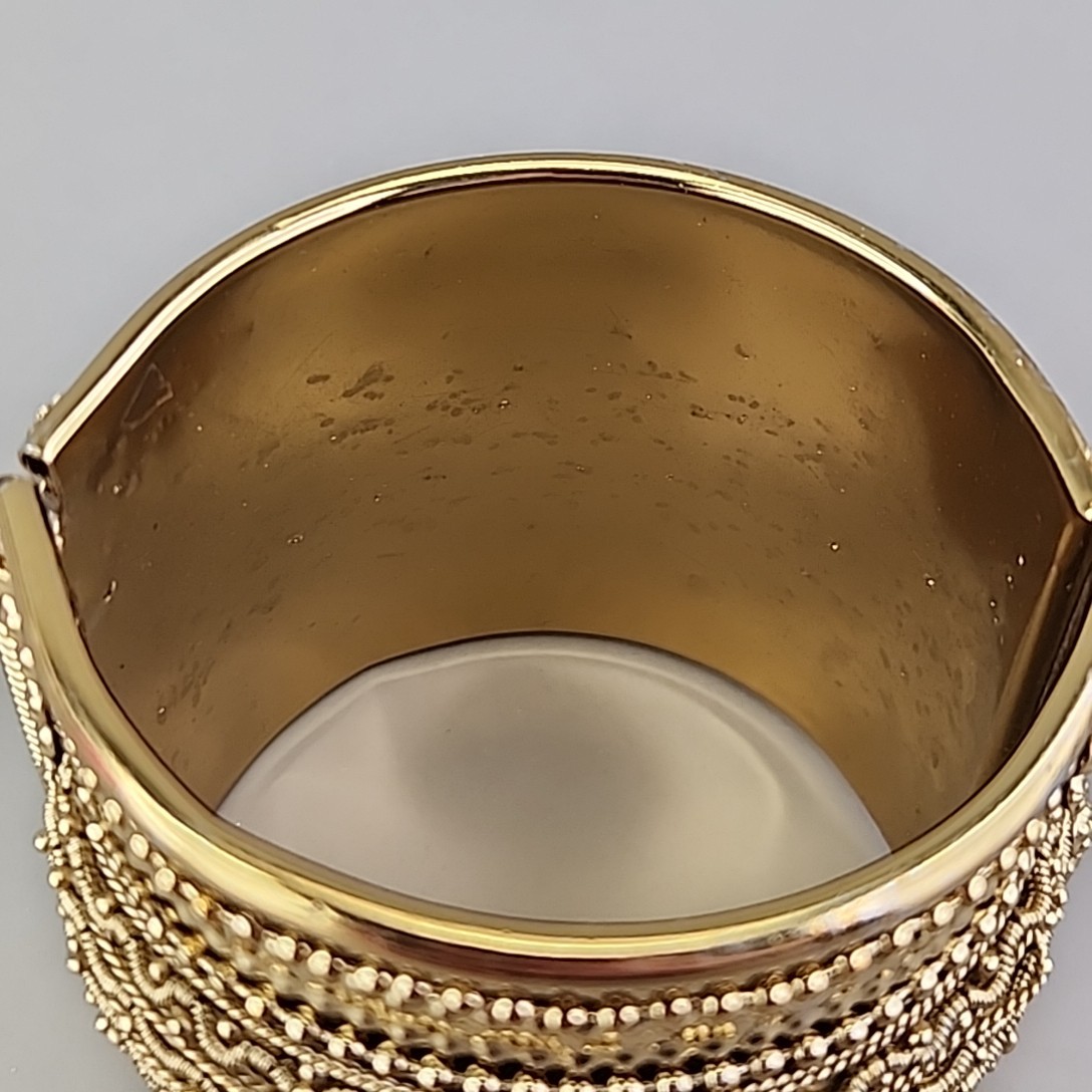 Vintage Wide Bangle Bracelet Hinged Gold Tone Wavy Texture Spring Loaded 6.75″