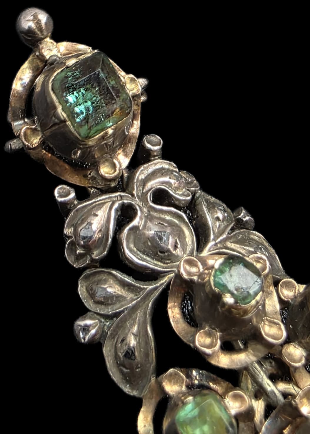 Antique Victorian Gold Parure Set Earrings Pendant Diamonds Emeralds Ca 1850