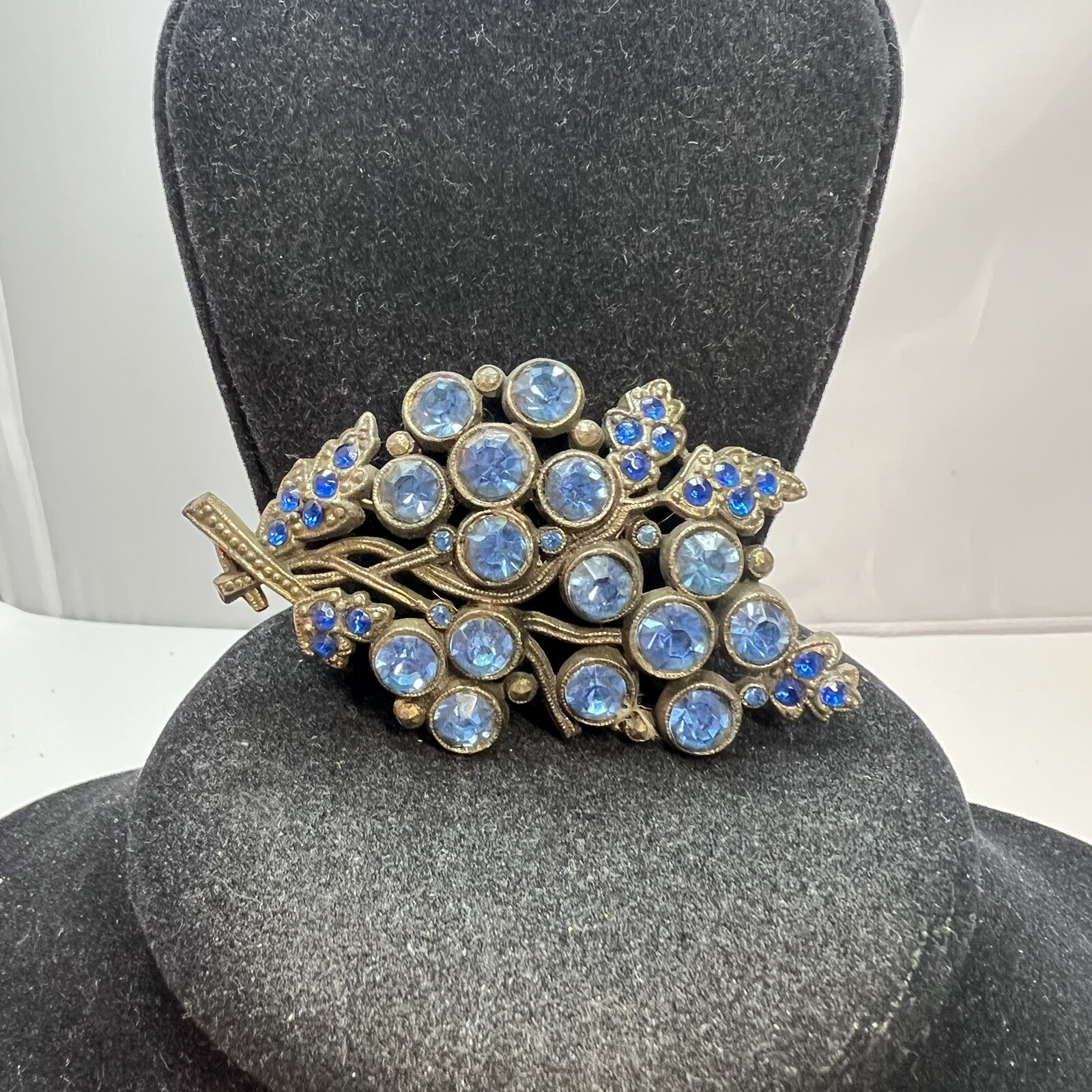 Vintage Signed L/N Little Nemo Silver Tone Blue Rhinestone Pot Metal Brooch Pin