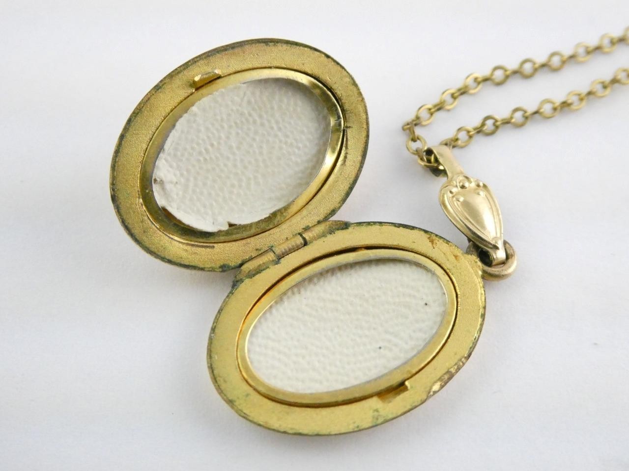 Vintage 1/20th 12k Gold Fill Chain Necklace Mother of Pearl Shell Locket Pendant