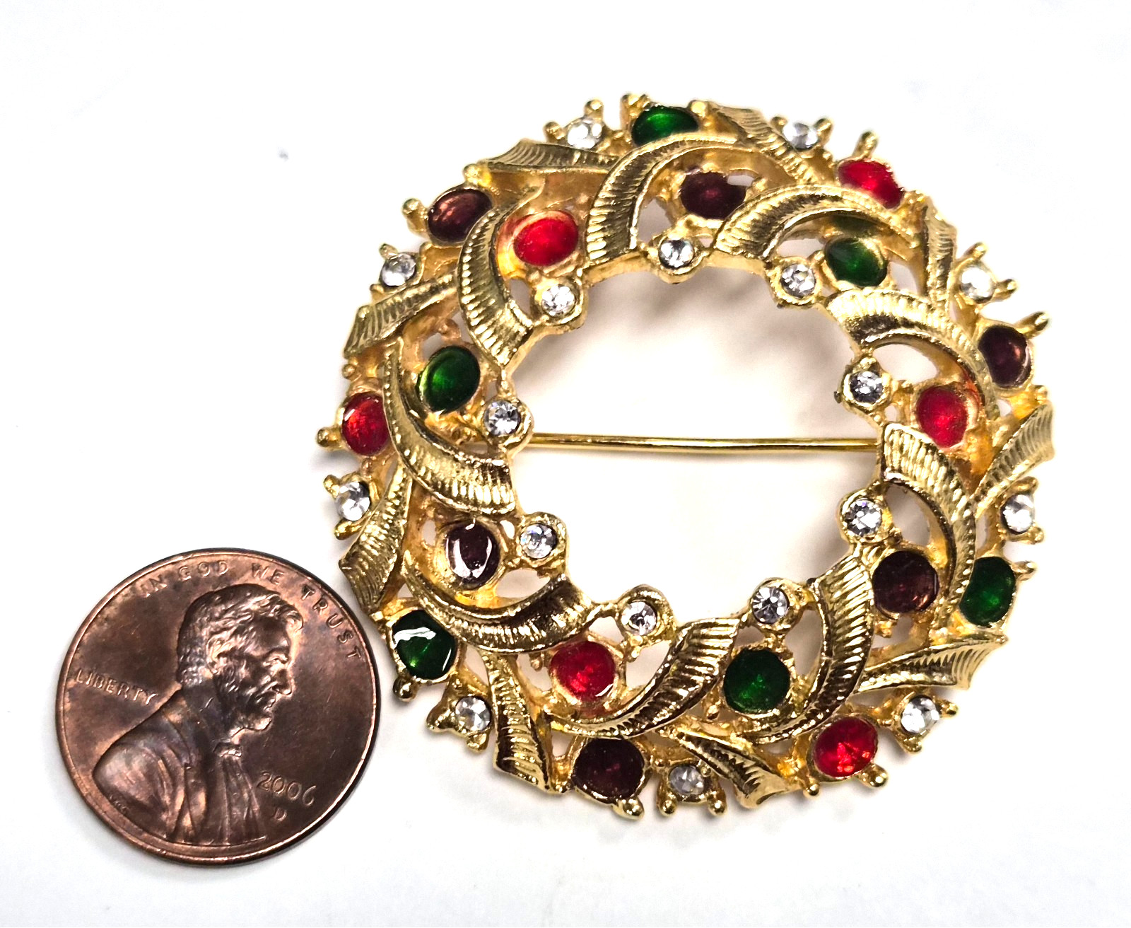 Vintage Gold Tone Rhinestone & Enamel Christmas Wreath Pin / Brooch